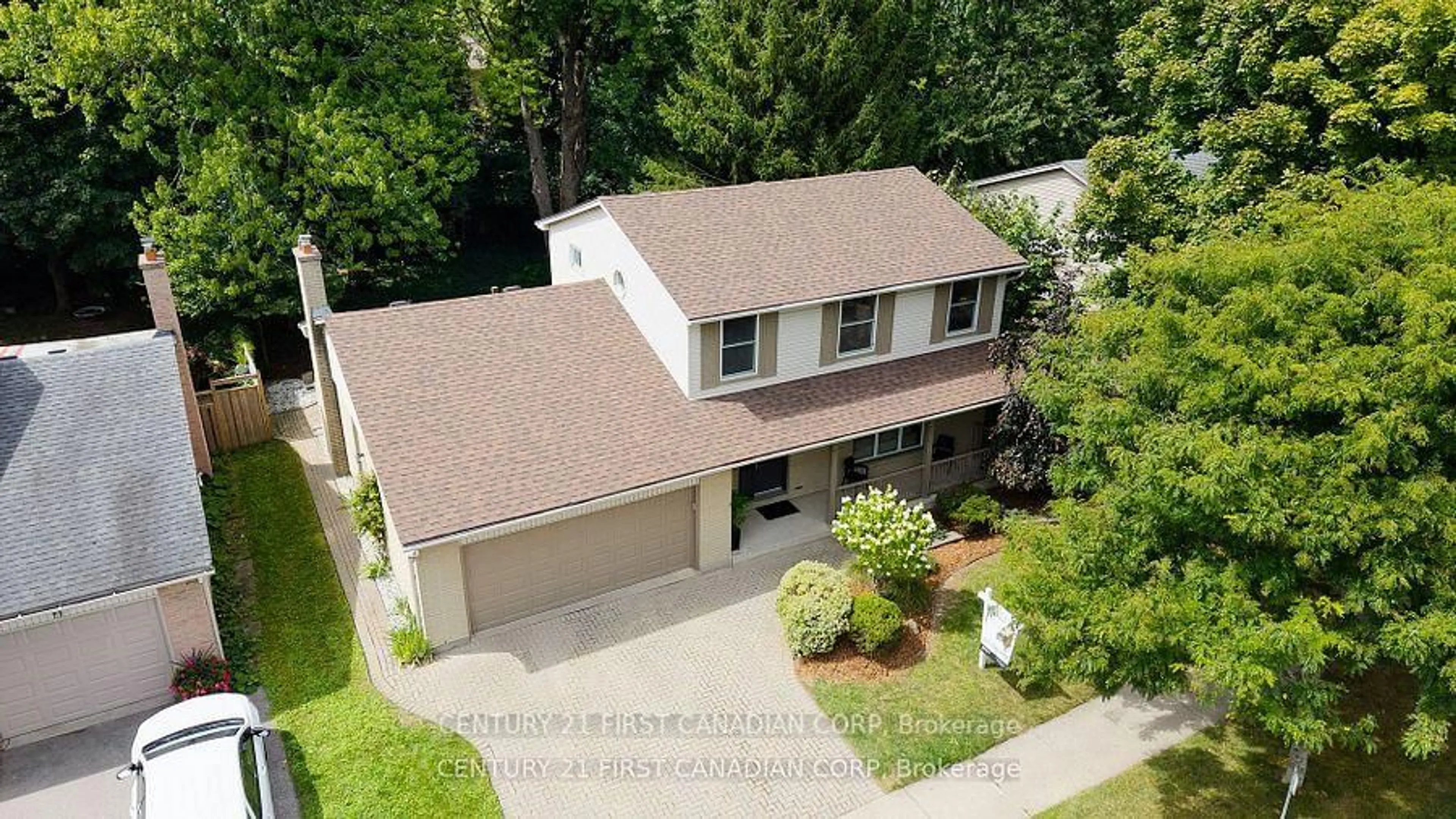 A pic from outside/outdoor area/front of a property/back of a property/a pic from drone, street for 799 Farnham Rd, London South Ontario N6K 1R6