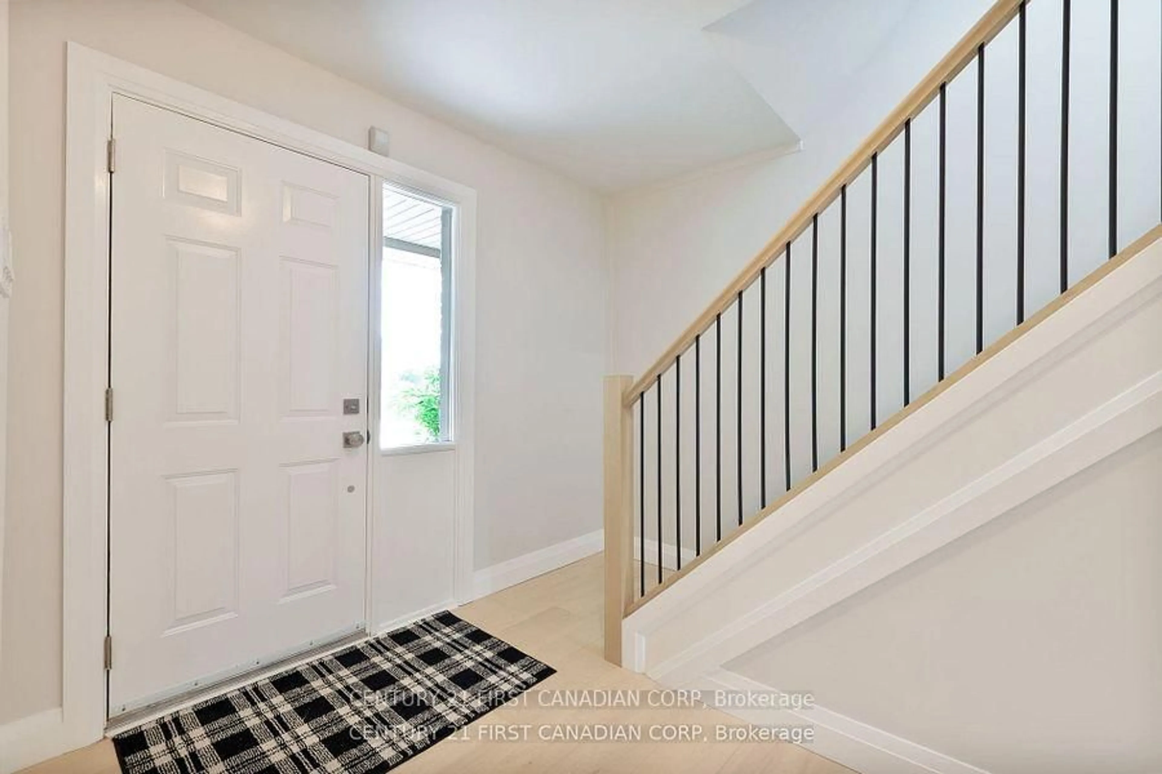 Indoor entryway for 799 Farnham Rd, London South Ontario N6K 1R6