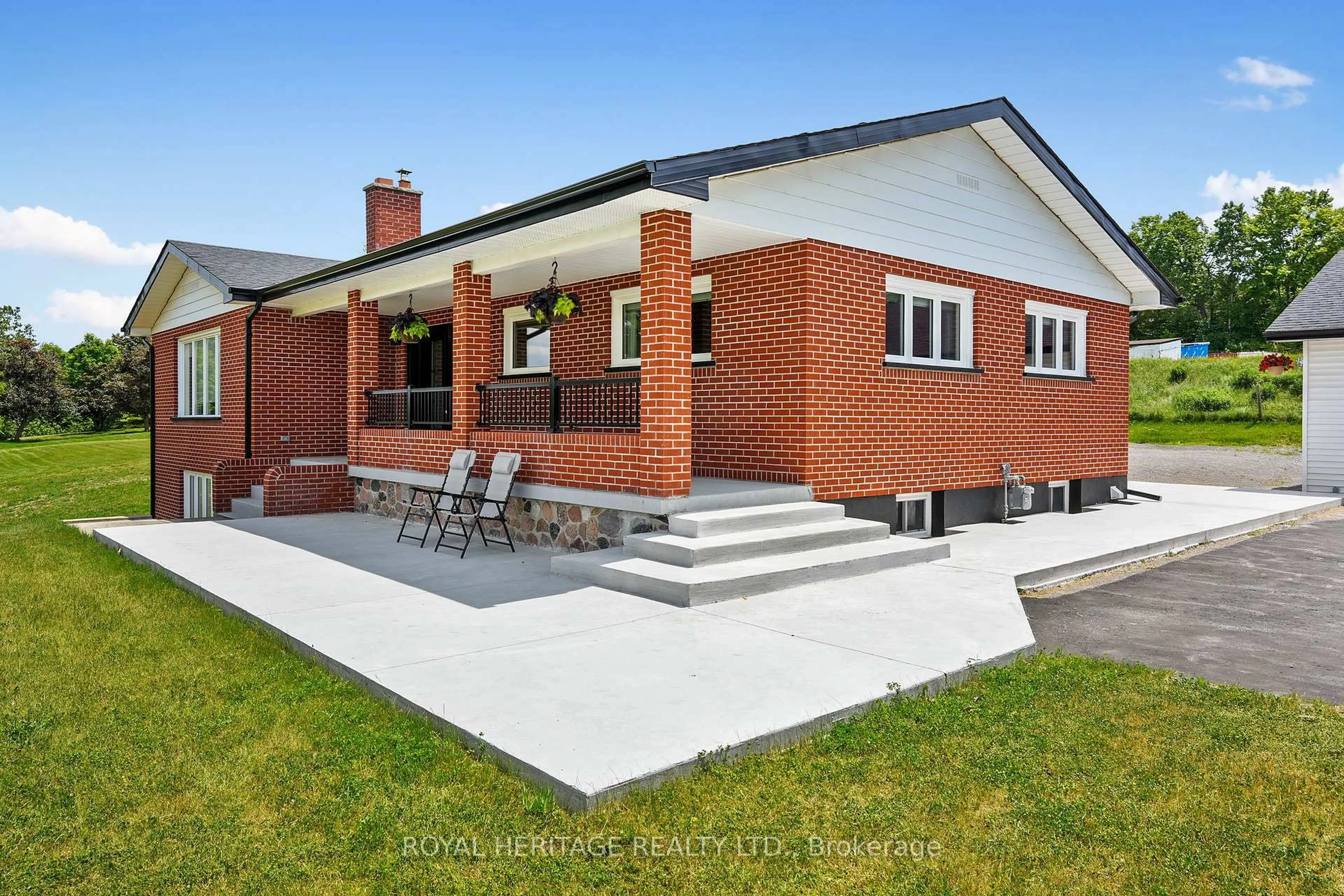 Home with brick exterior material, building for 8803 Dale Rd, Hamilton Township Ontario K9A 4J9