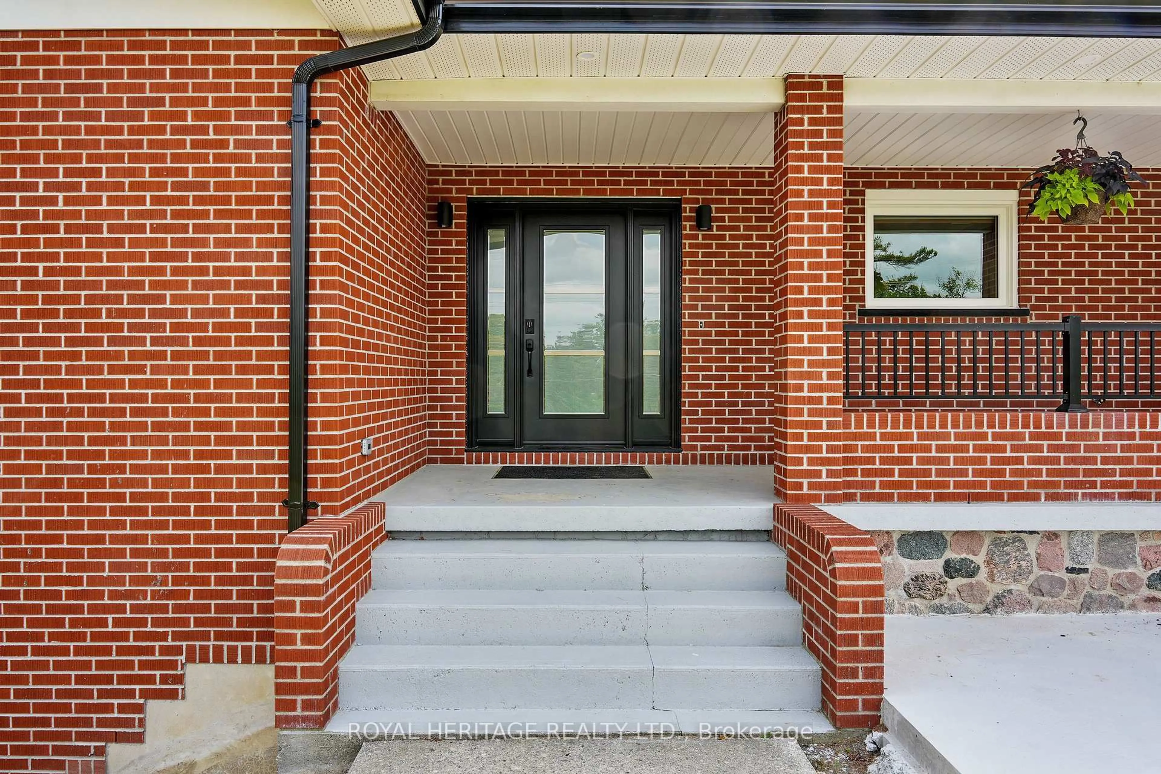 Home with brick exterior material, building for 8803 Dale Rd, Hamilton Township Ontario K9A 4J9