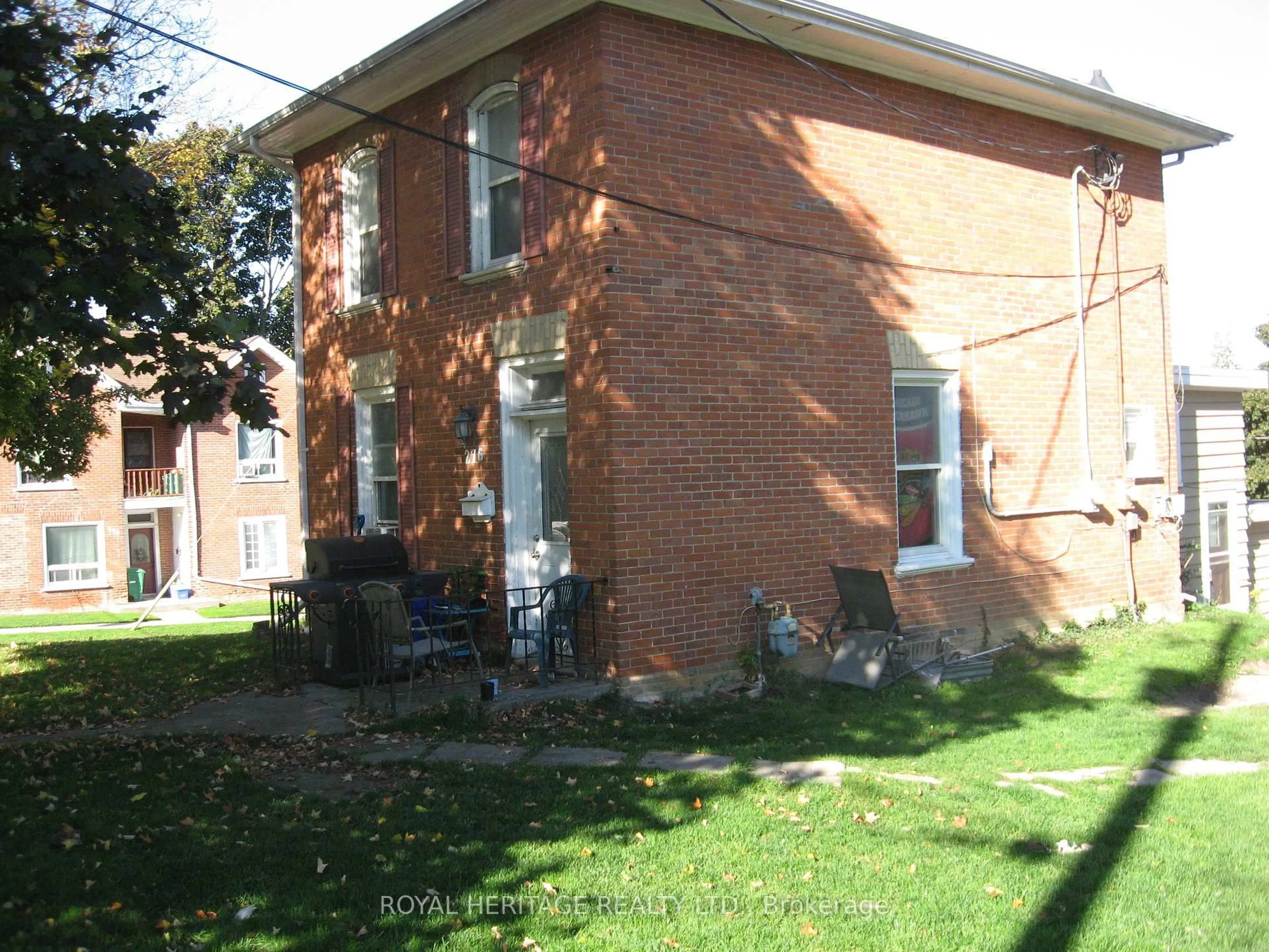 Home with brick exterior material, building for 276 Parkhill Rd, Peterborough Ontario K9H 3H5
