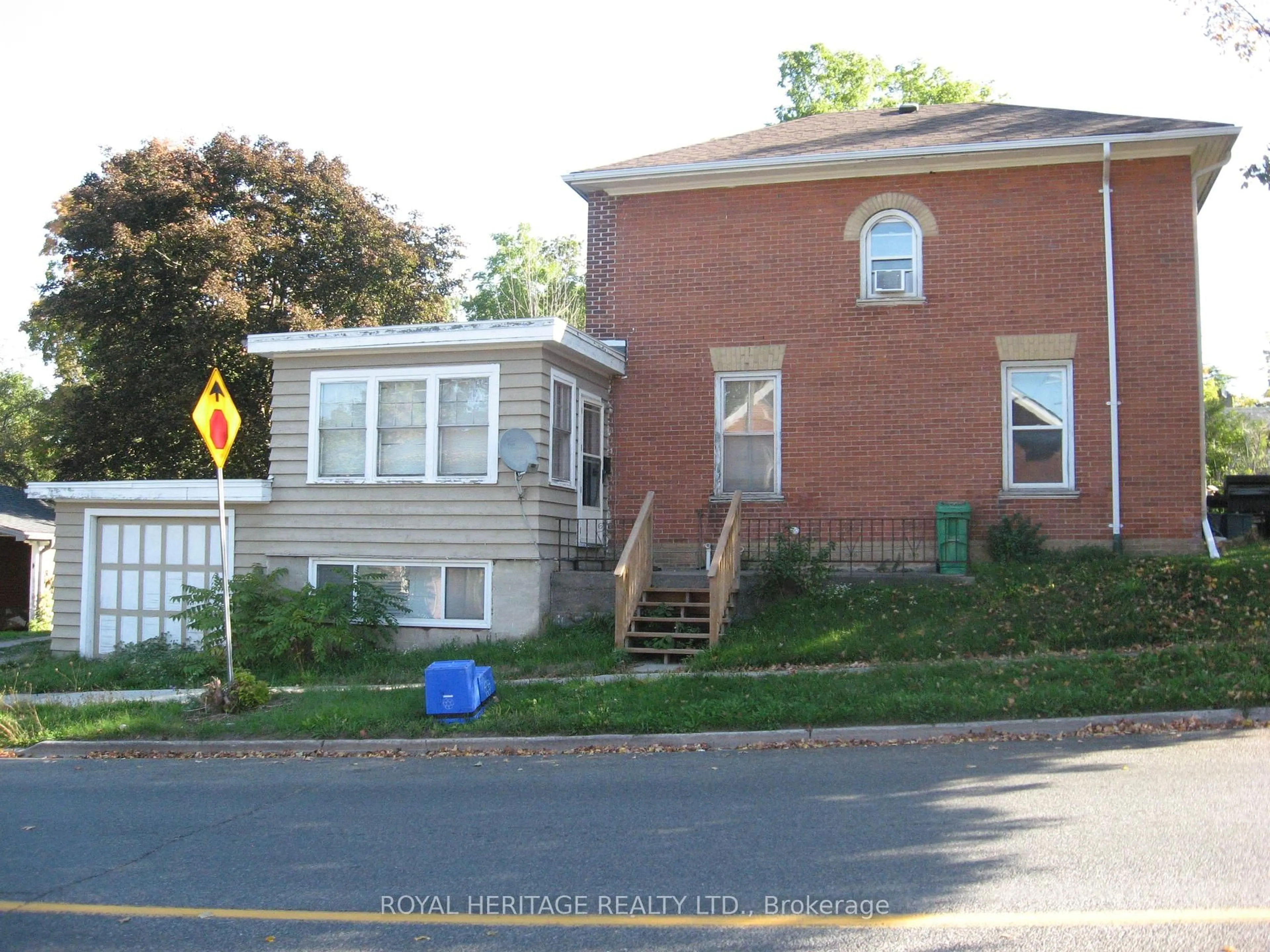 Home with brick exterior material, street for 276 Parkhill Rd, Peterborough Ontario K9H 3H5