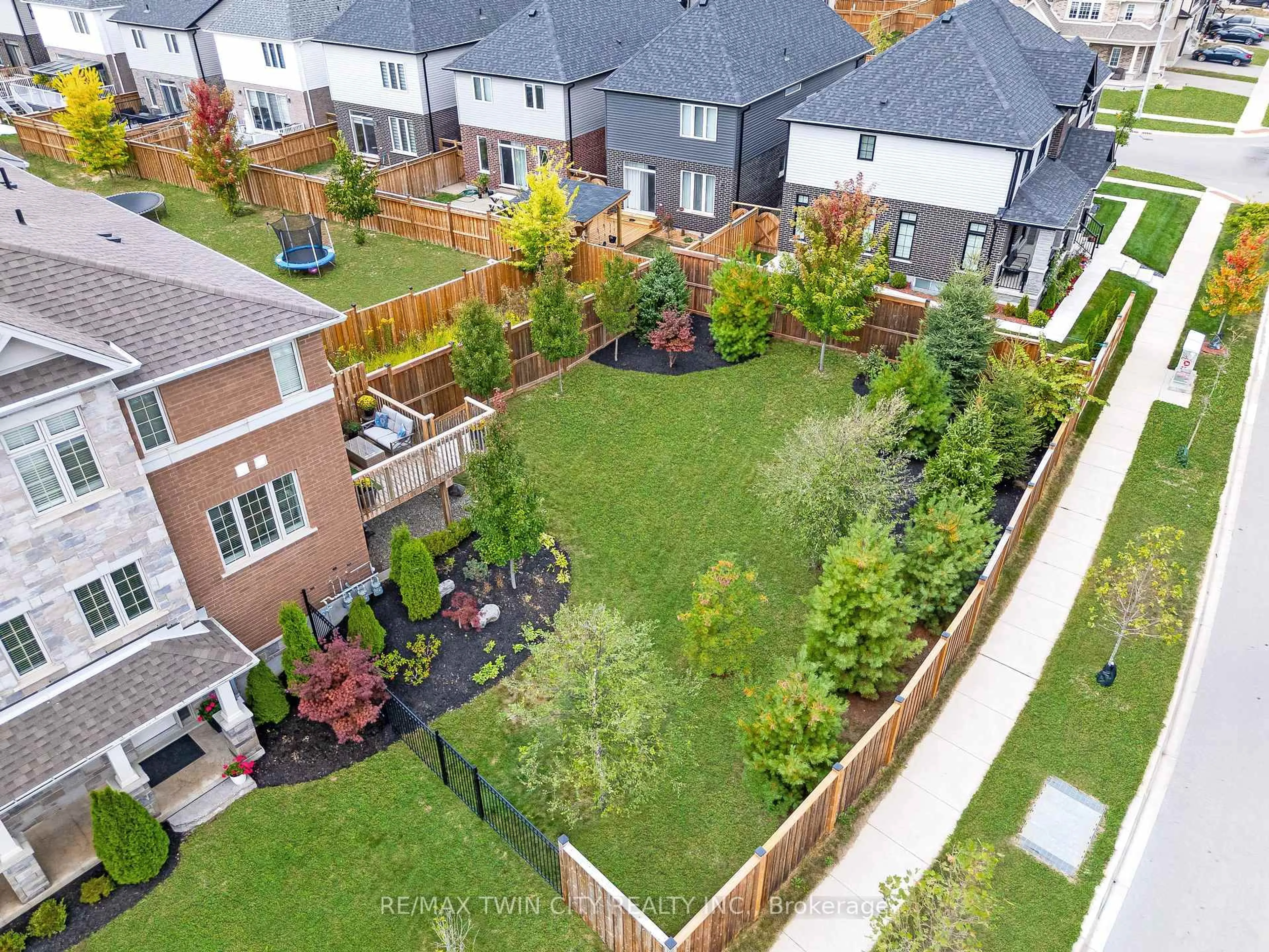 A pic from outside/outdoor area/front of a property/back of a property/a pic from drone, street for 41 Sportsman Hill St, Kitchener Ontario N2P 0J4