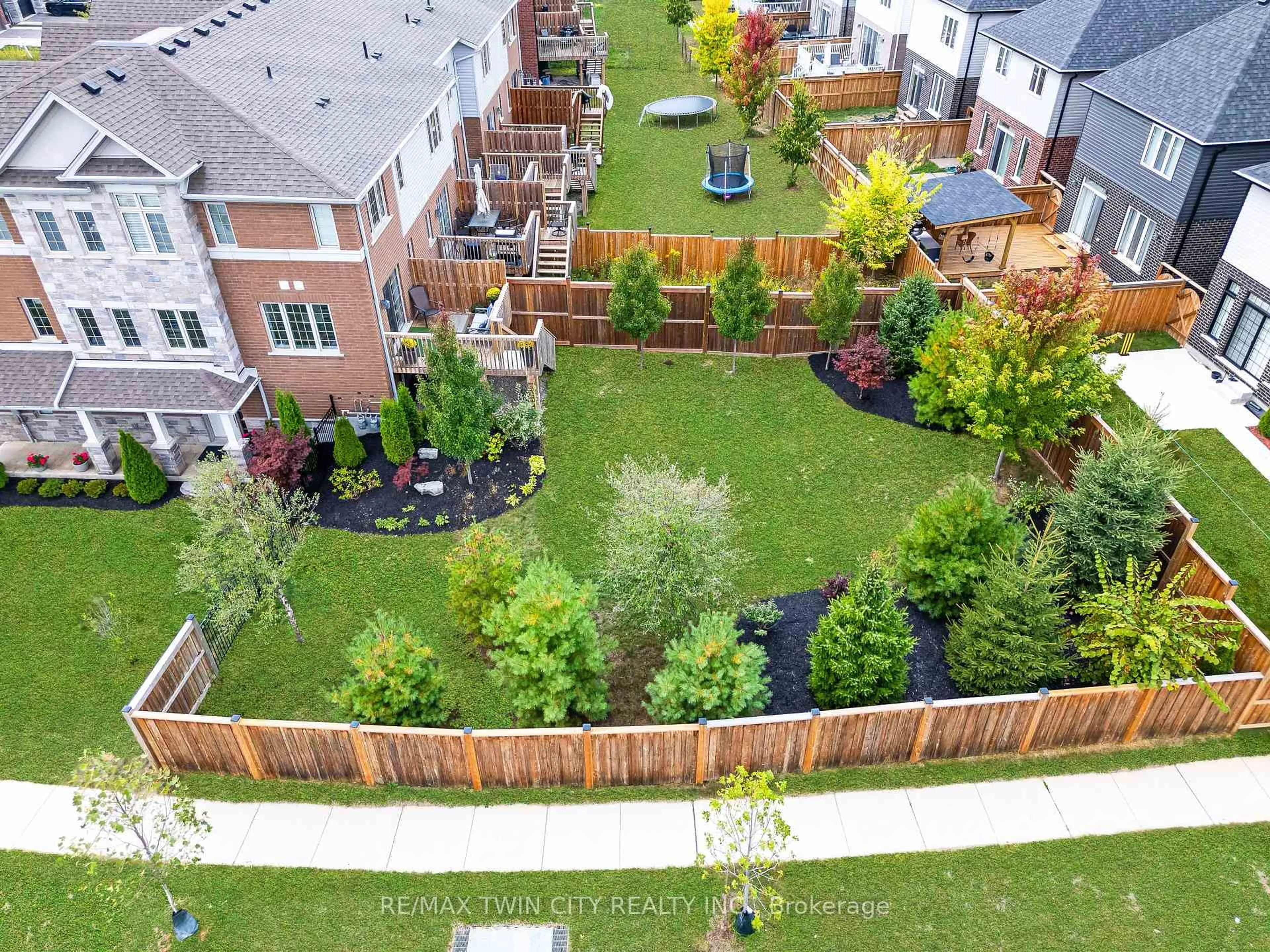 A pic from outside/outdoor area/front of a property/back of a property/a pic from drone, unknown for 41 Sportsman Hill St, Kitchener Ontario N2P 0J4