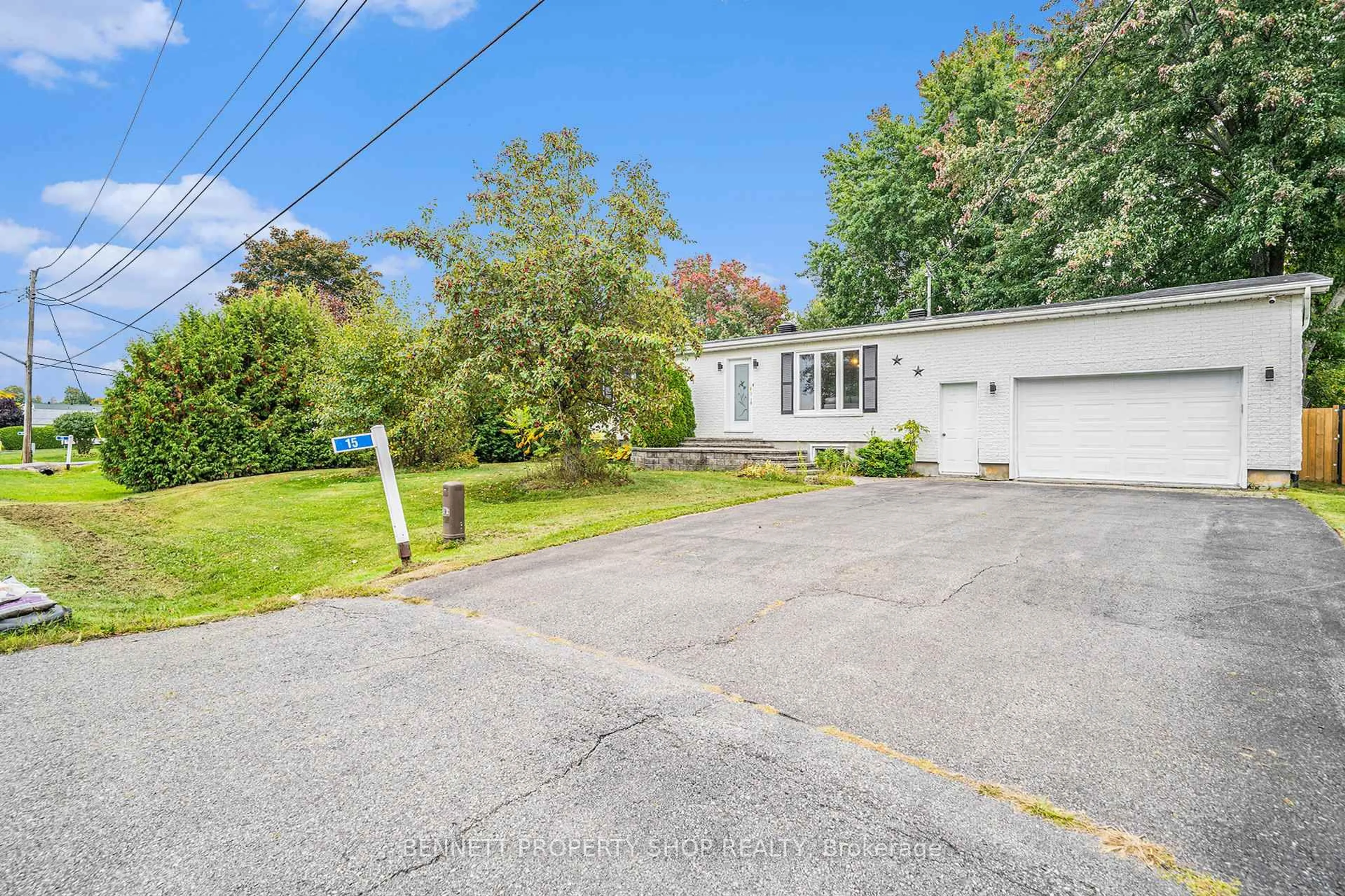 A pic from outside/outdoor area/front of a property/back of a property/a pic from drone, street for 15 Maisonneuve St, Clarence-Rockland Ontario K0A 1E0