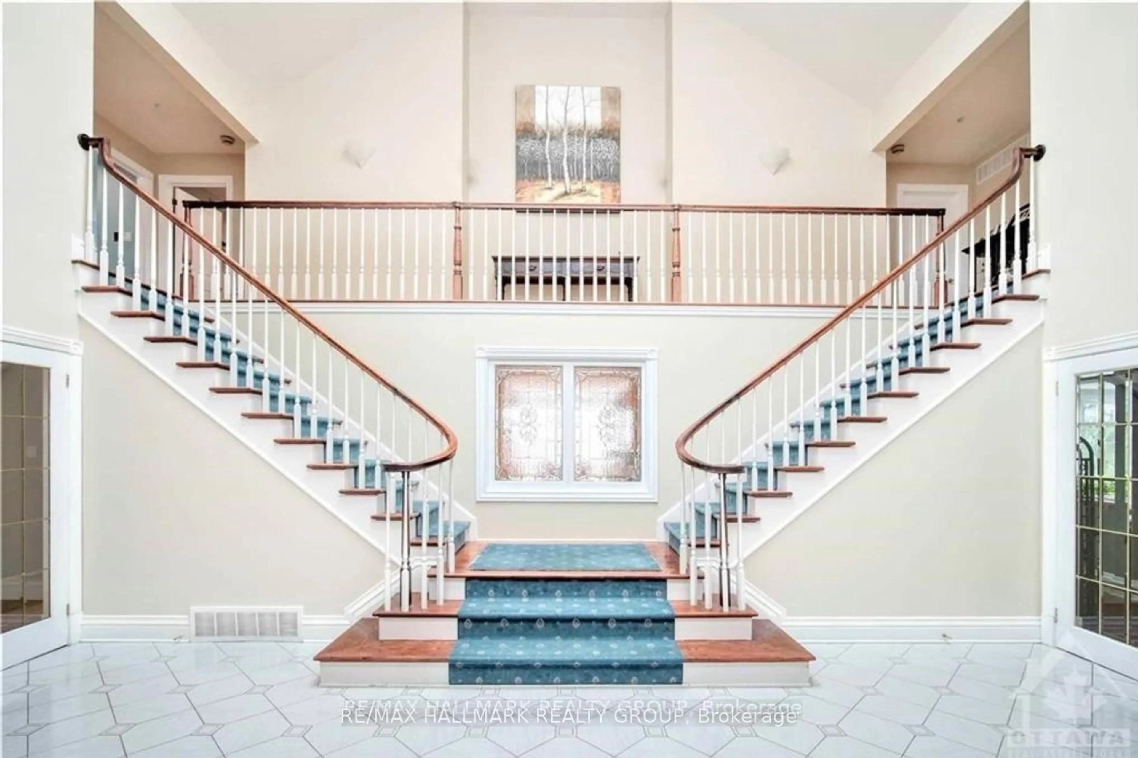 Indoor foyer for 23 DAVIDSON Dr, Ottawa Ontario K1J 6L7