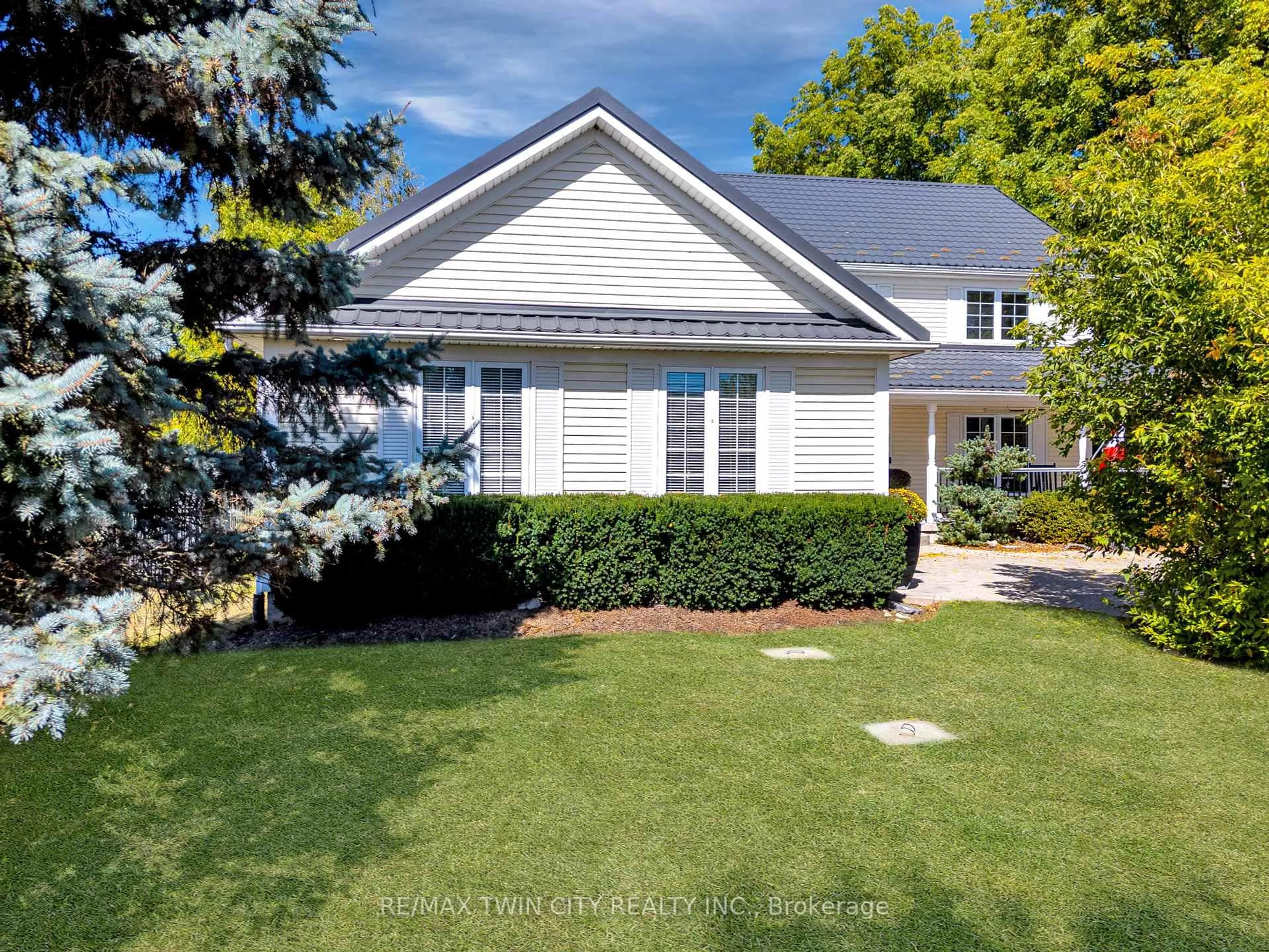 Home with vinyl exterior material, street for 3224 Roseville Rd, North Dumfries Ontario N0B 1E0