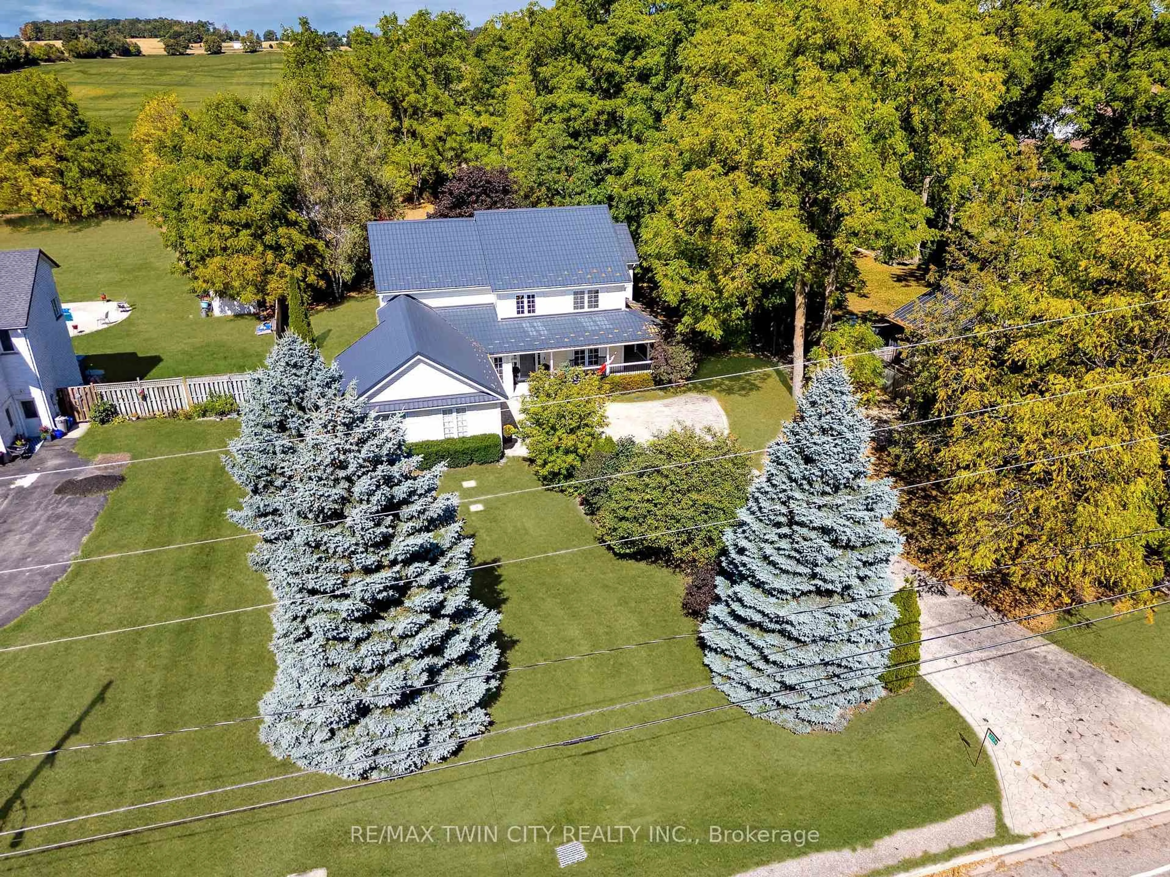 A pic from outside/outdoor area/front of a property/back of a property/a pic from drone, unknown for 3224 Roseville Rd, North Dumfries Ontario N0B 1E0