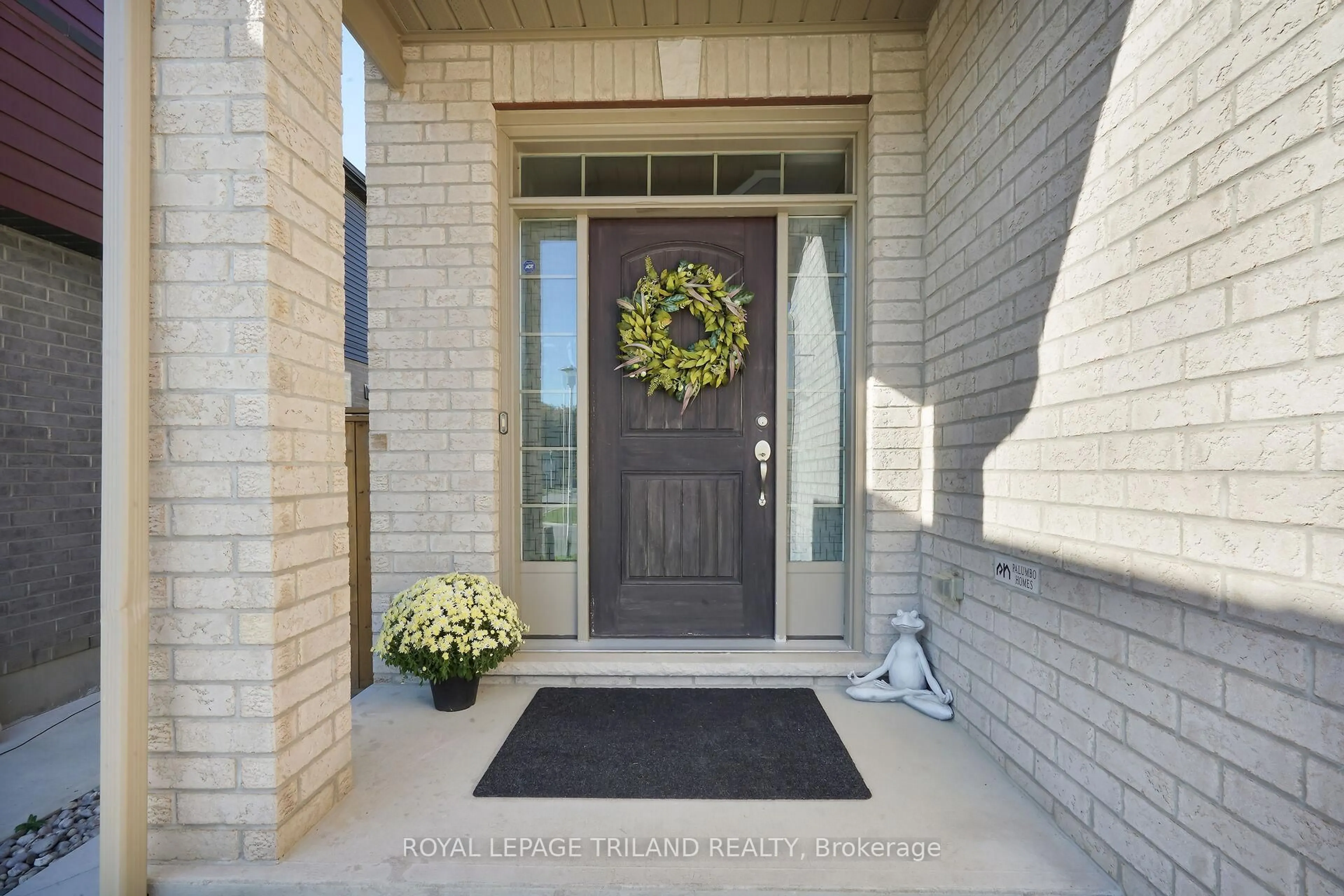 Indoor entryway for 521 Sophia Cres, London North Ontario N6H 5L4