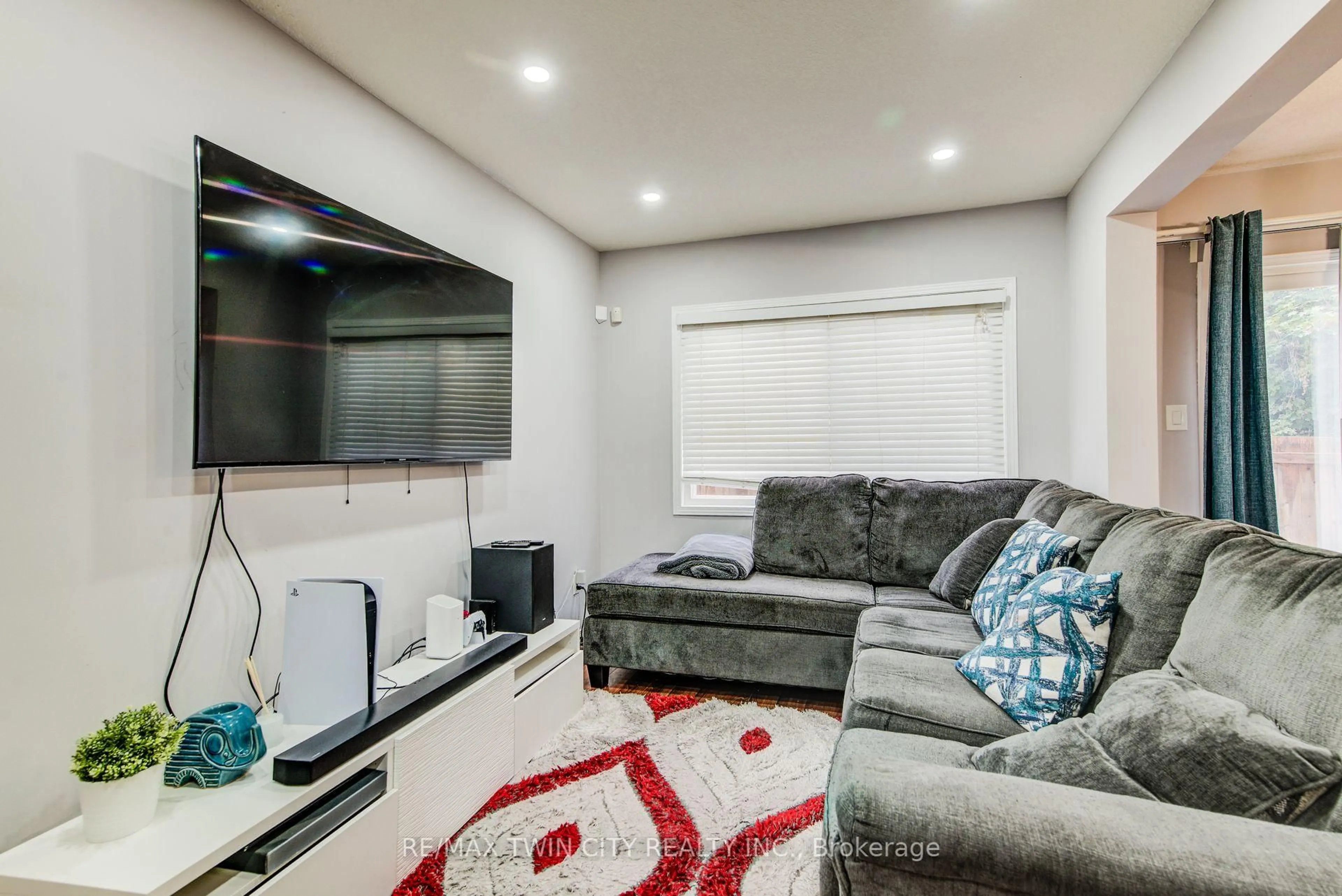 Home theater for 120 Dudhope Ave #20, Cambridge Ontario N1R 4T7