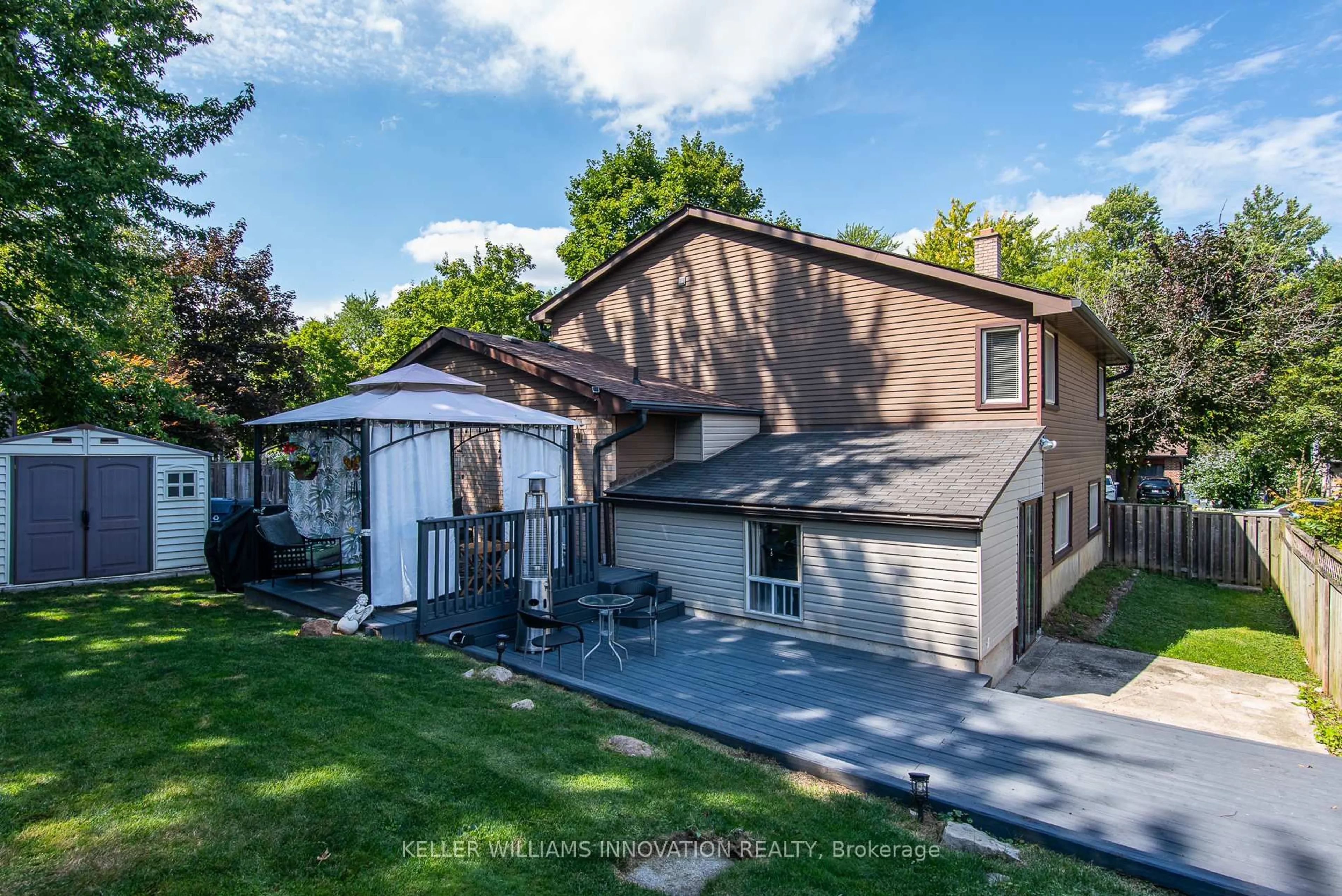 A pic from outside/outdoor area/front of a property/back of a property/a pic from drone, street for 8 Pickwick Pl, Guelph Ontario N1H 7V8