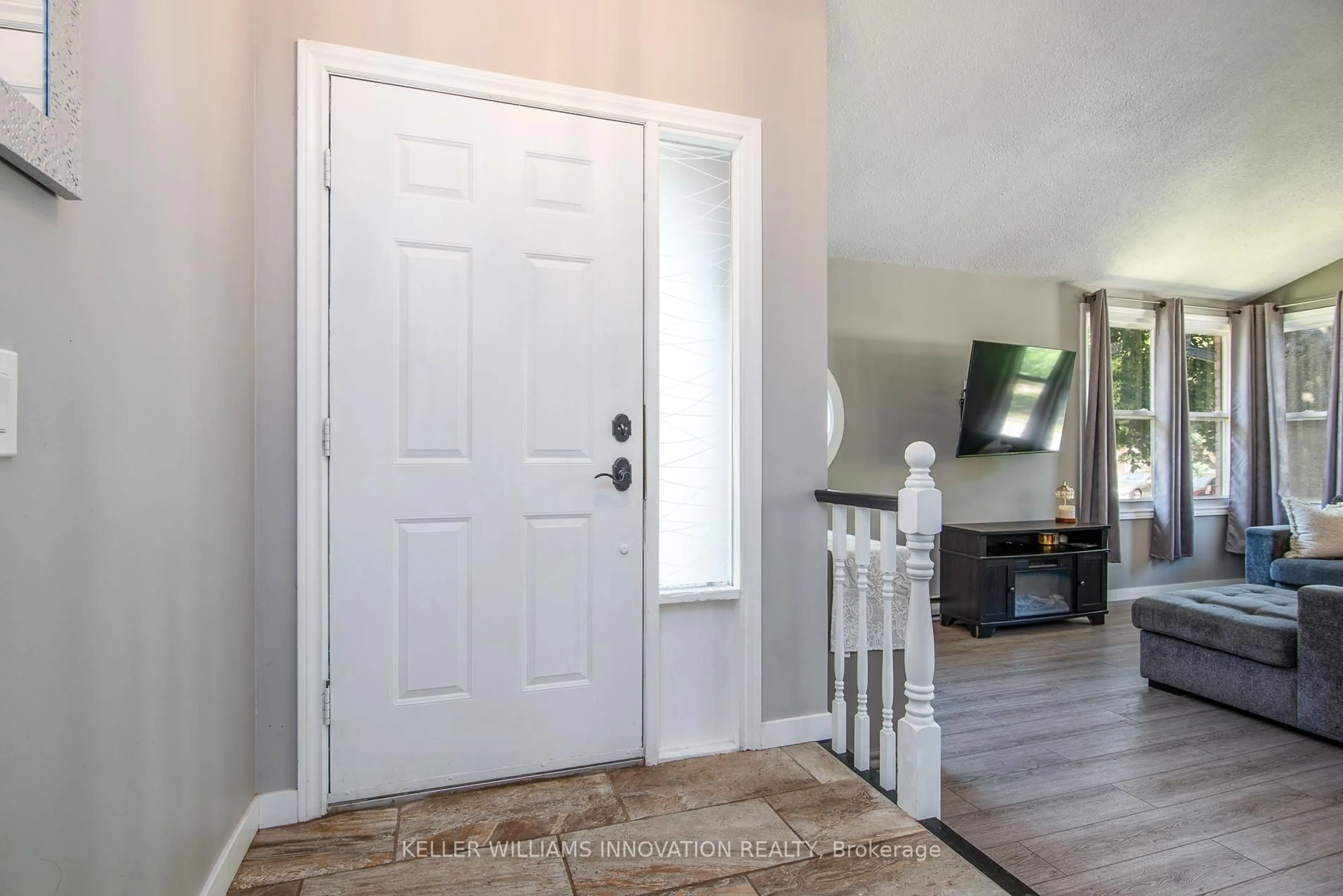 Indoor entryway for 8 Pickwick Pl, Guelph Ontario N1H 7V8