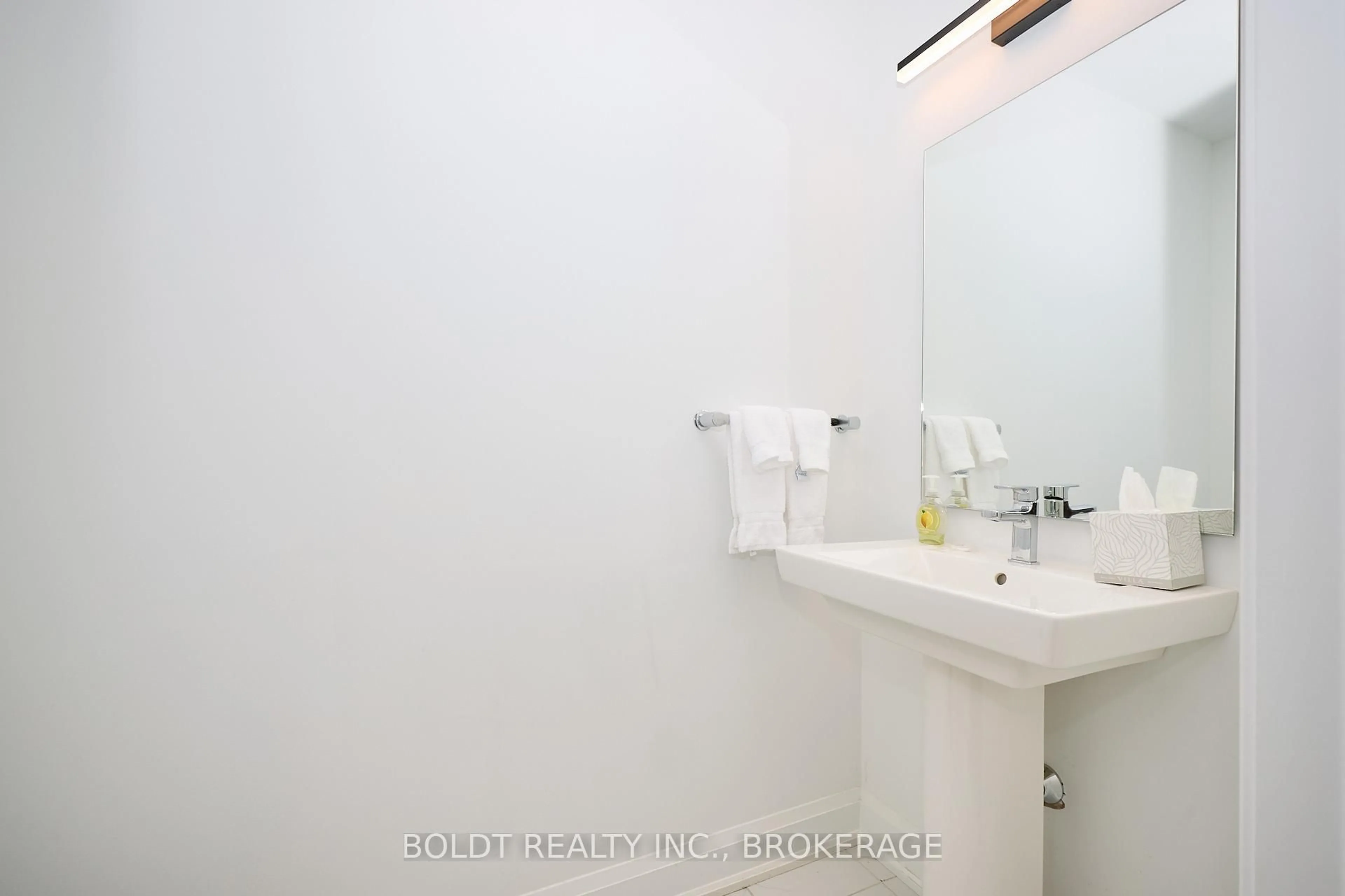 Standard bathroom, unknown for 550 Mississauga Ave, Fort Erie Ontario L2A 0G8