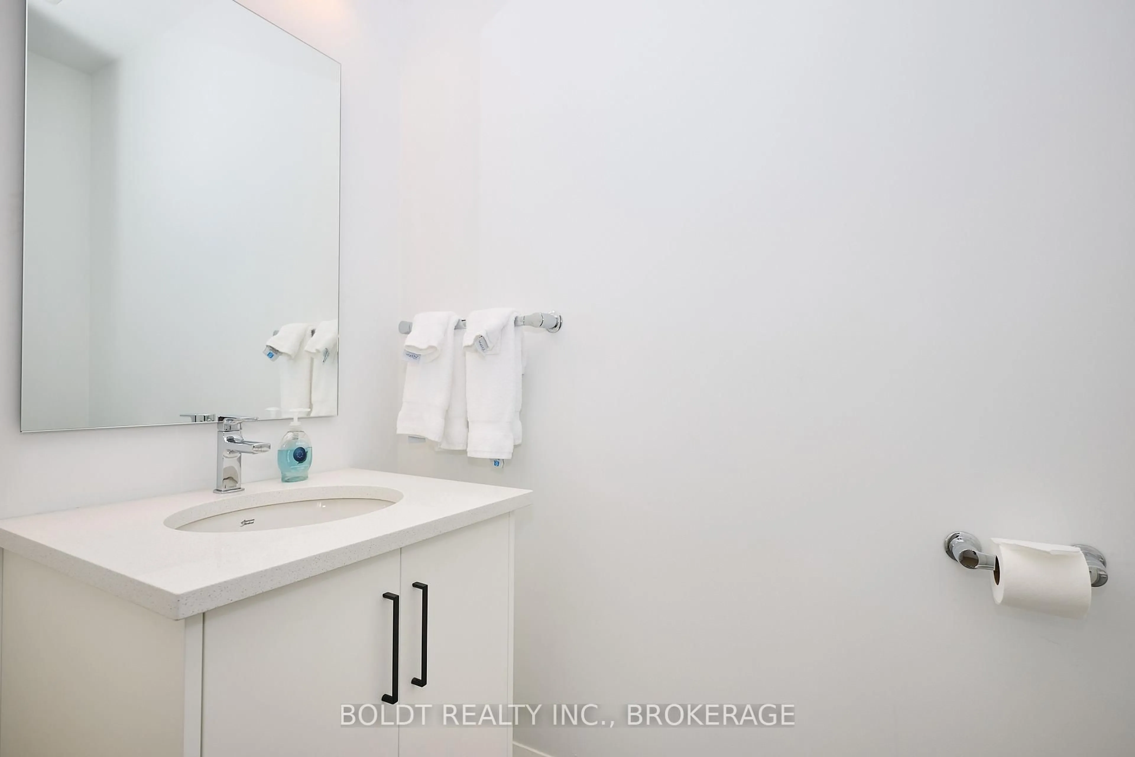 Standard bathroom, unknown for 552 Mississauga Ave, Fort Erie Ontario L2A 0G8