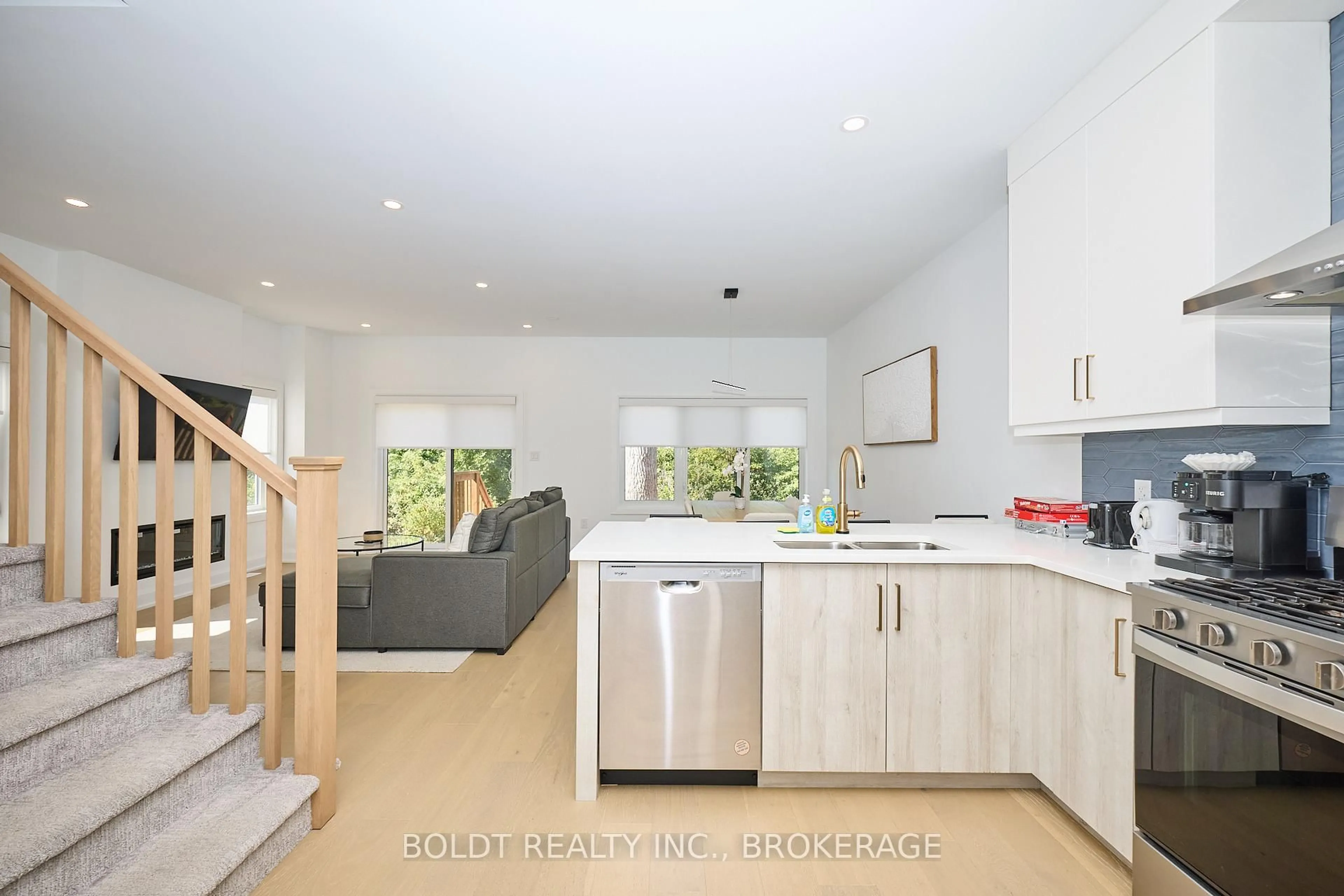 Open concept kitchen, unknown for 552 Mississauga Ave, Fort Erie Ontario L2A 0G8