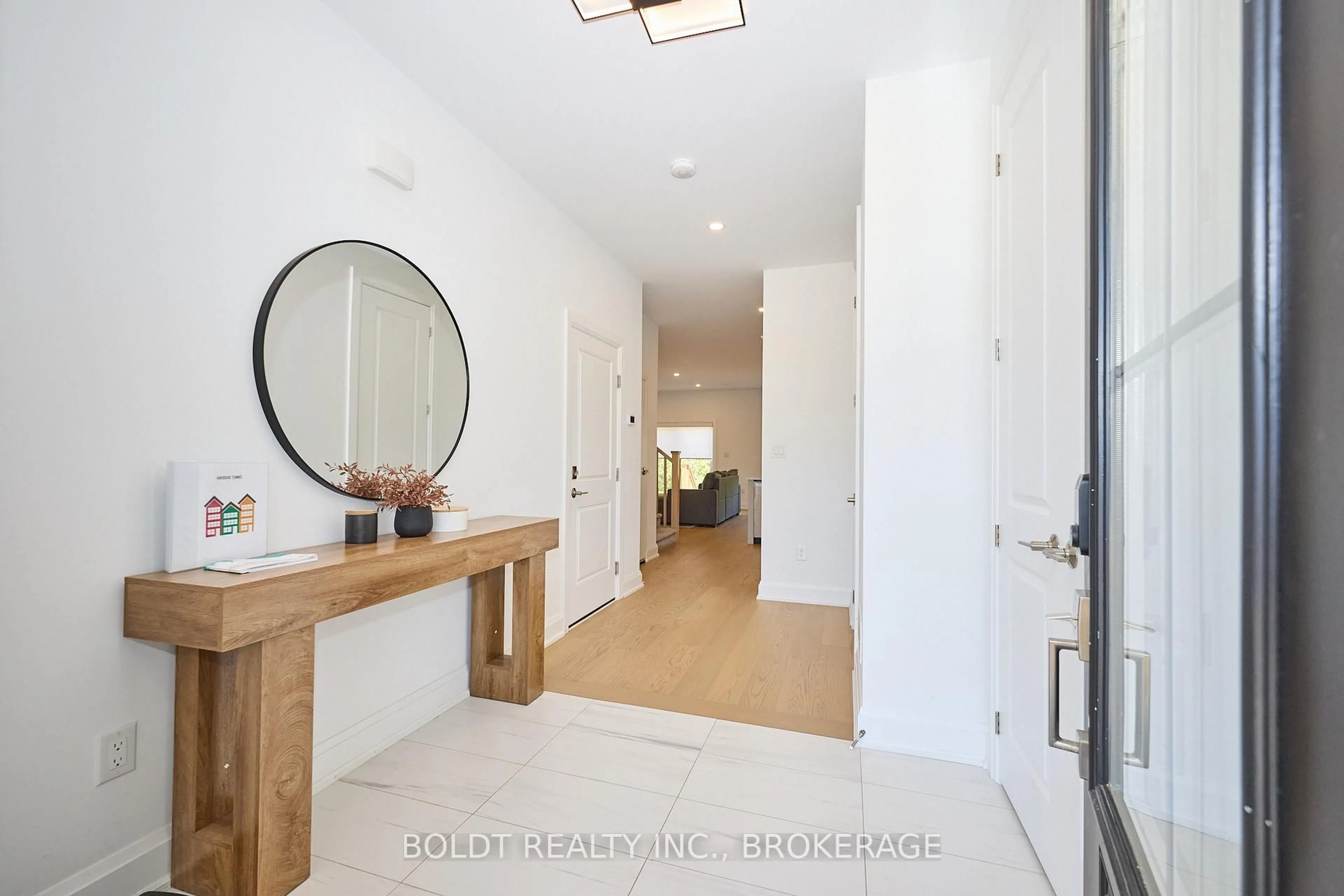 Indoor entryway for 556 MISSISSAUGA Ave, Fort Erie Ontario L2A 0G8