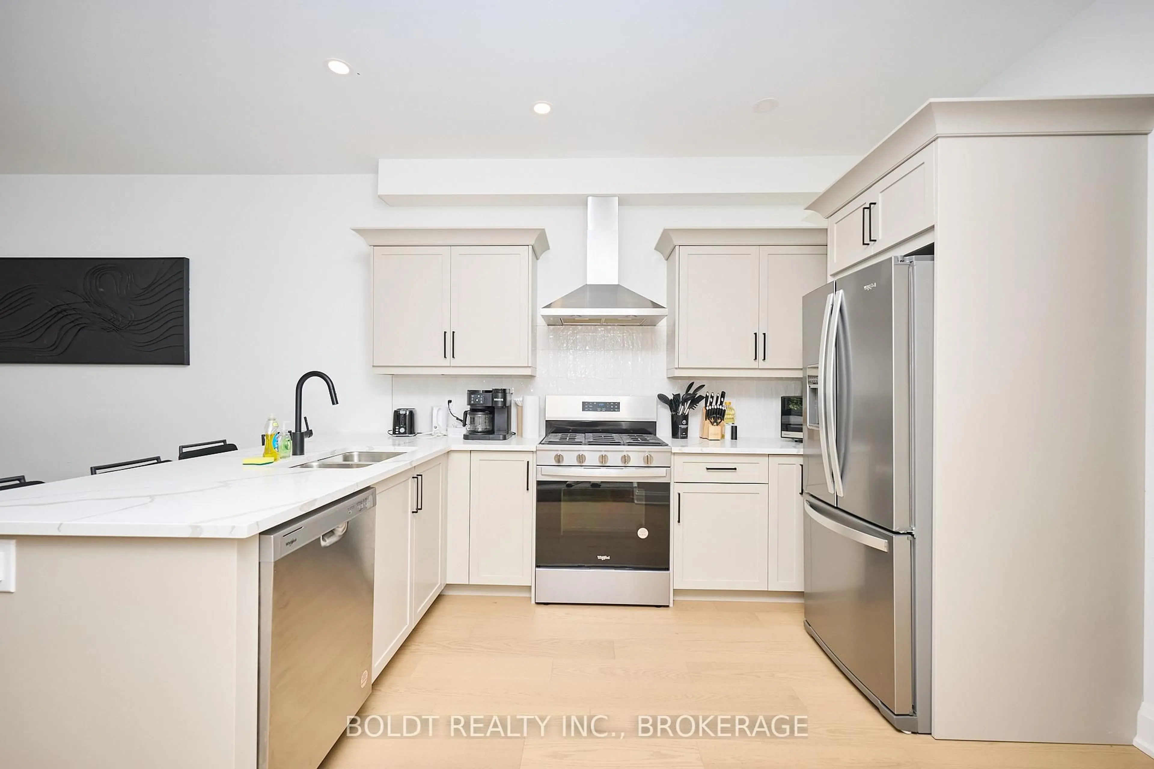 Unknown for 556 MISSISSAUGA Ave, Fort Erie Ontario L2A 0G8