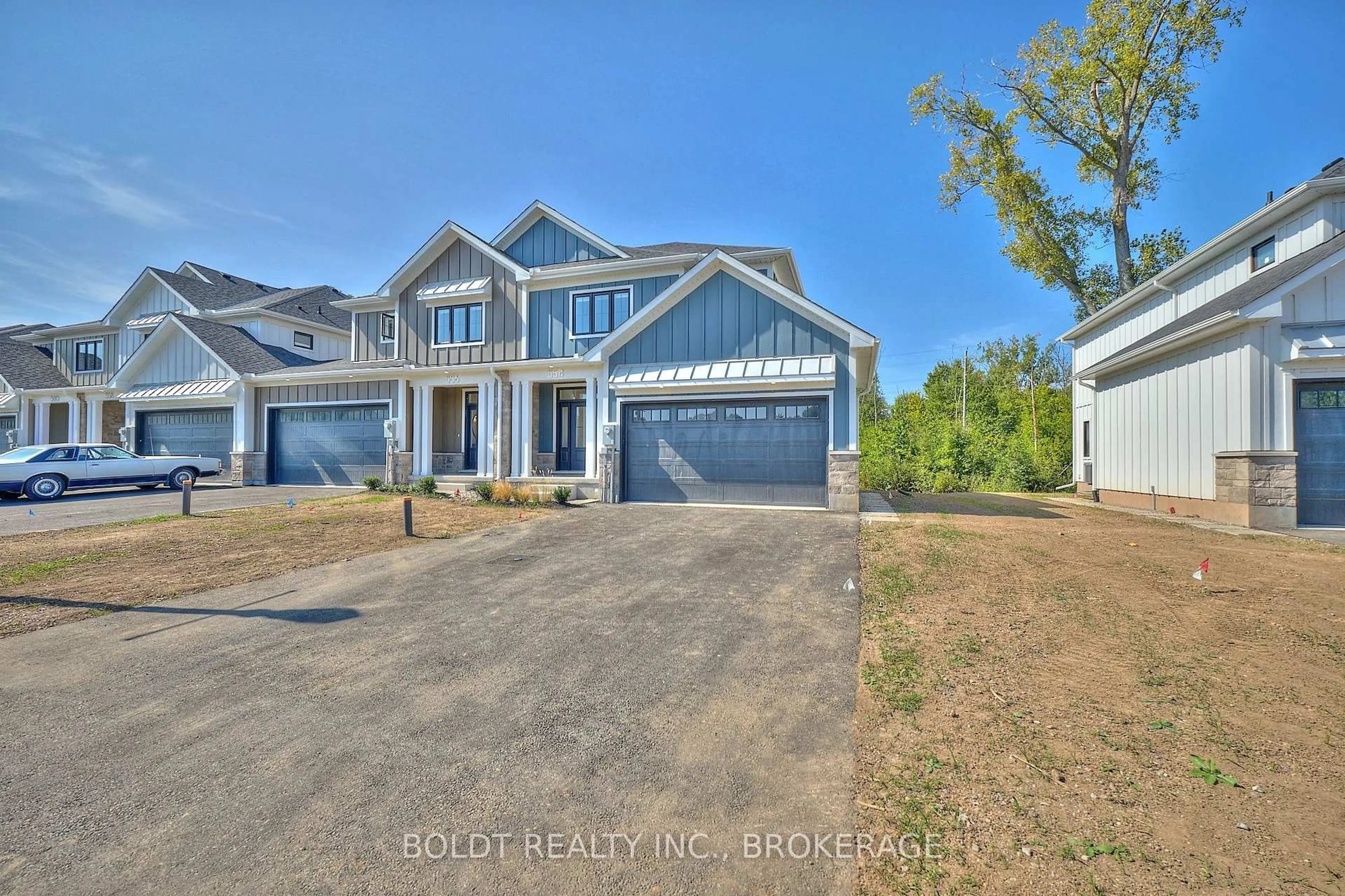 A pic from outside/outdoor area/front of a property/back of a property/a pic from drone, street for 554 MISSISSAUGA Ave, Fort Erie Ontario L2A 0G8
