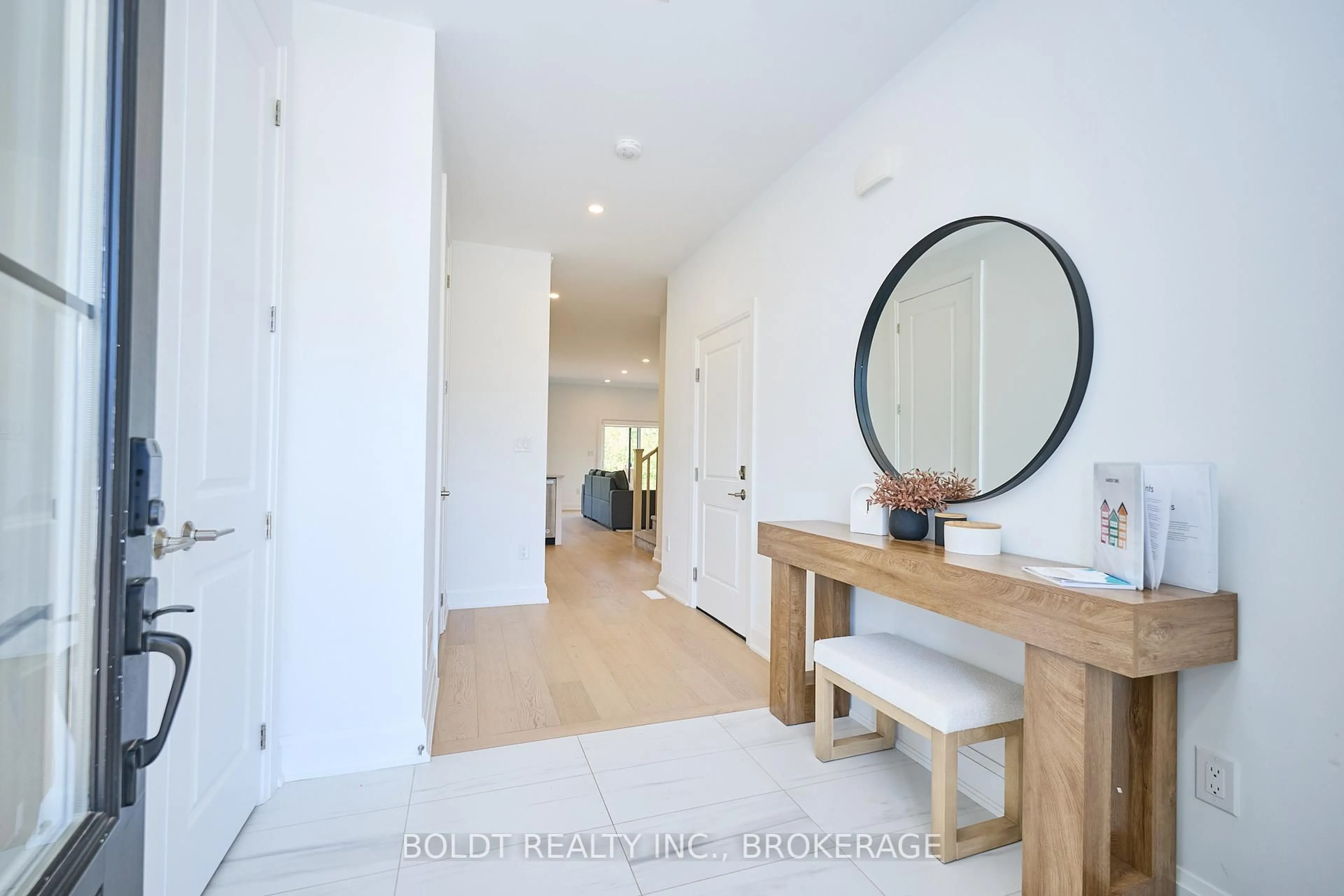 Indoor entryway for 554 MISSISSAUGA Ave, Fort Erie Ontario L2A 0G8