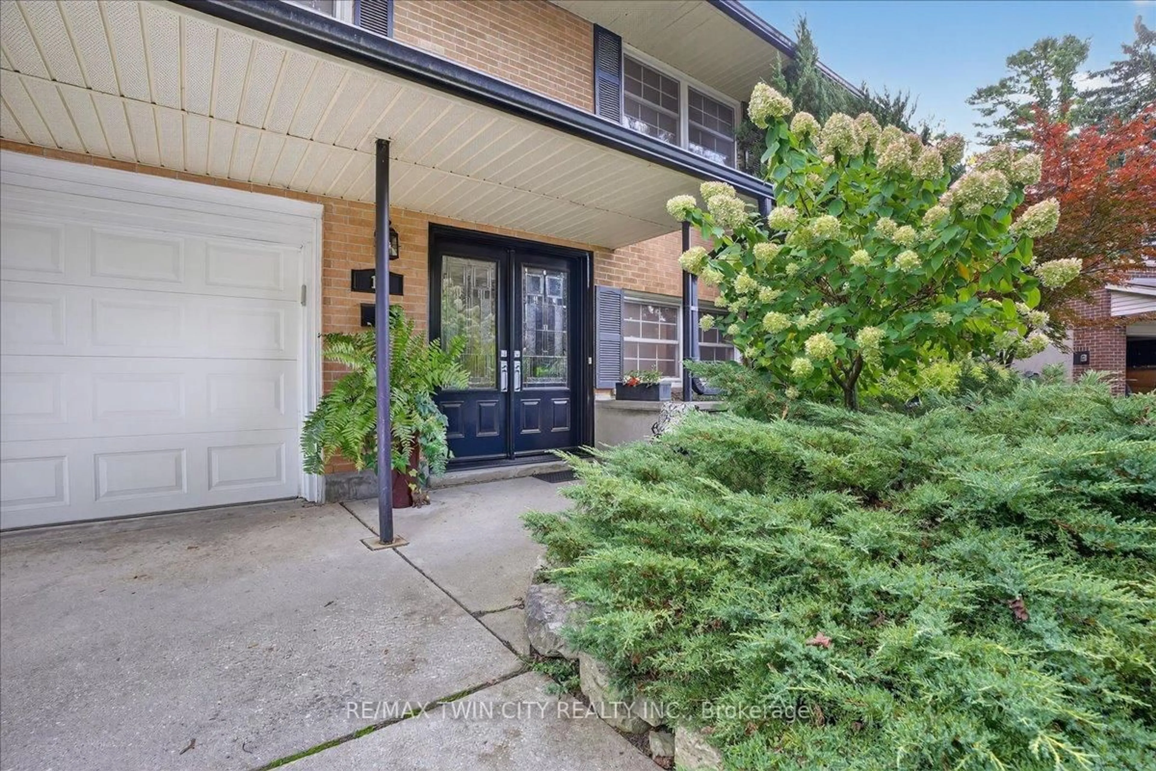 Unknown for 12 Glendale Pl, Cambridge Ontario N1S 3J1