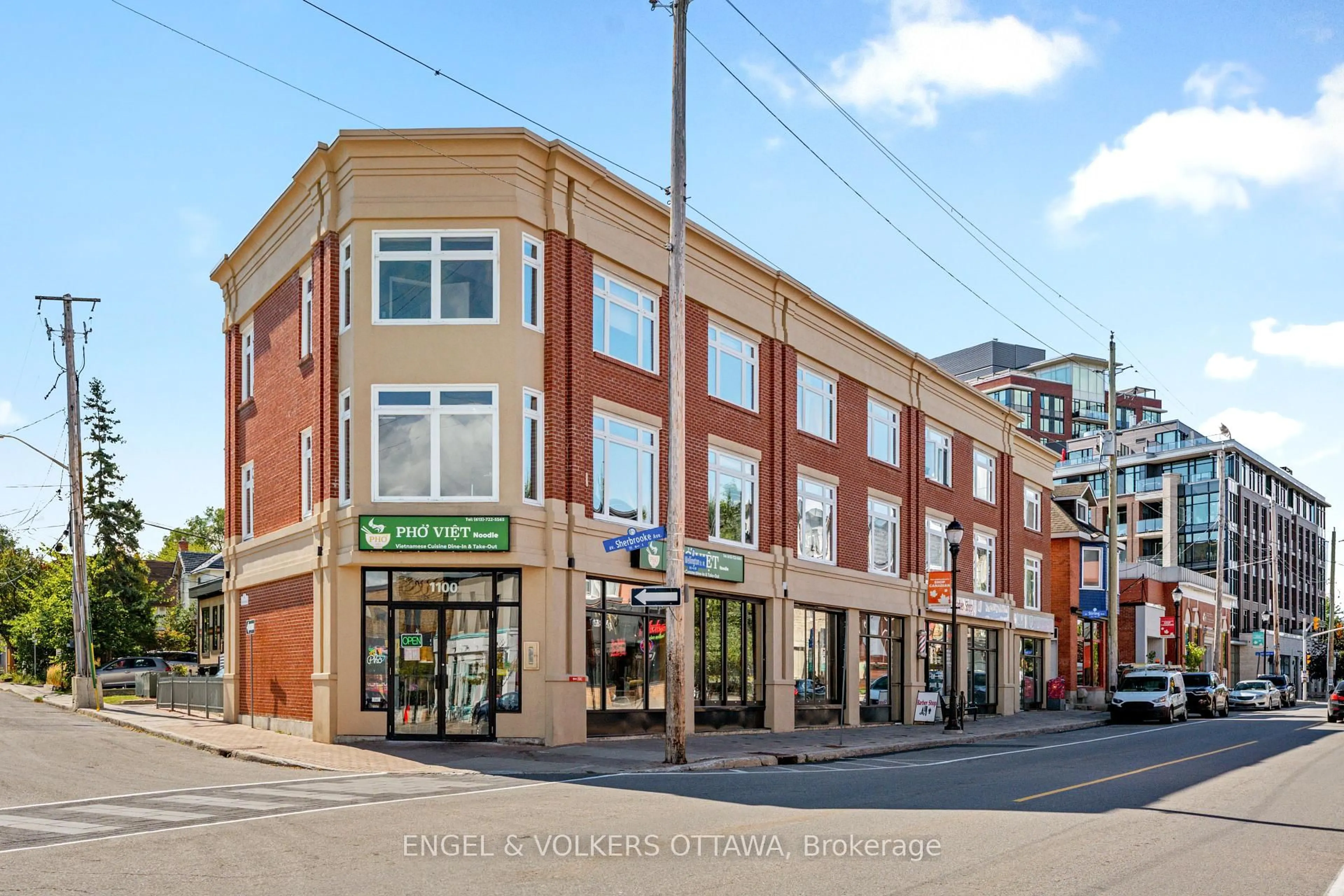 Patio, building for 4 Sherbrooke Ave #2, Ottawa Ontario K1Y 1R7