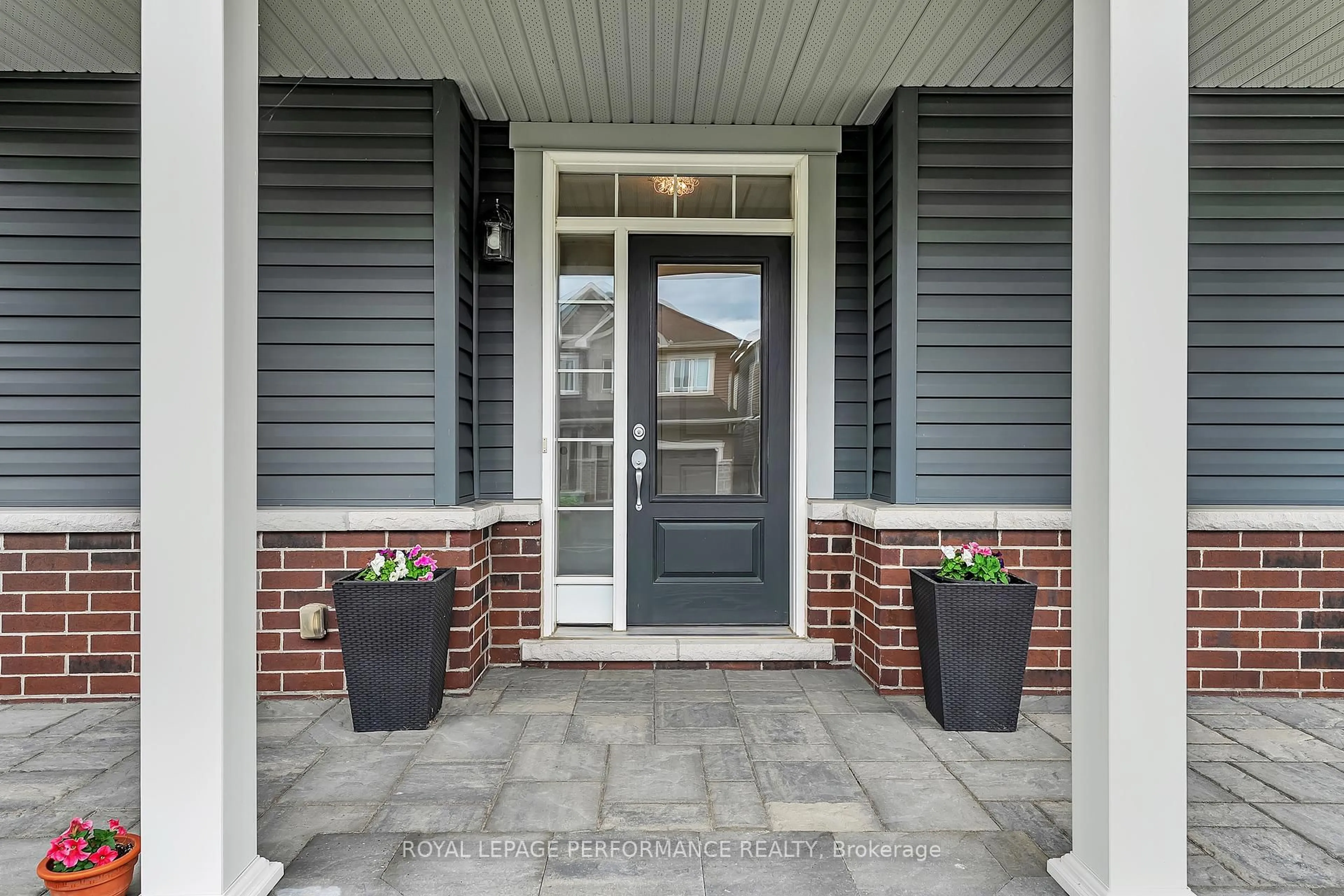 Indoor entryway for 344 Hepatica Way, Ottawa Ontario K4A 0Z1