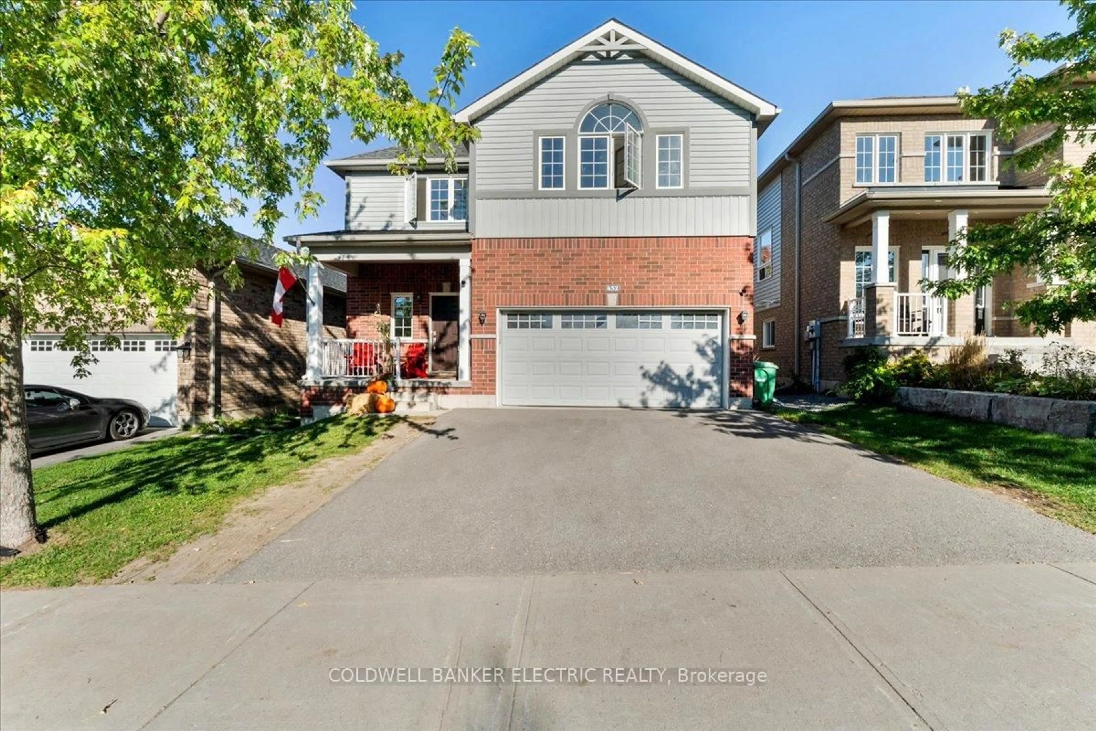 A pic from outside/outdoor area/front of a property/back of a property/a pic from drone, street for 432 Florence Dr, Peterborough Ontario K9J 0H9
