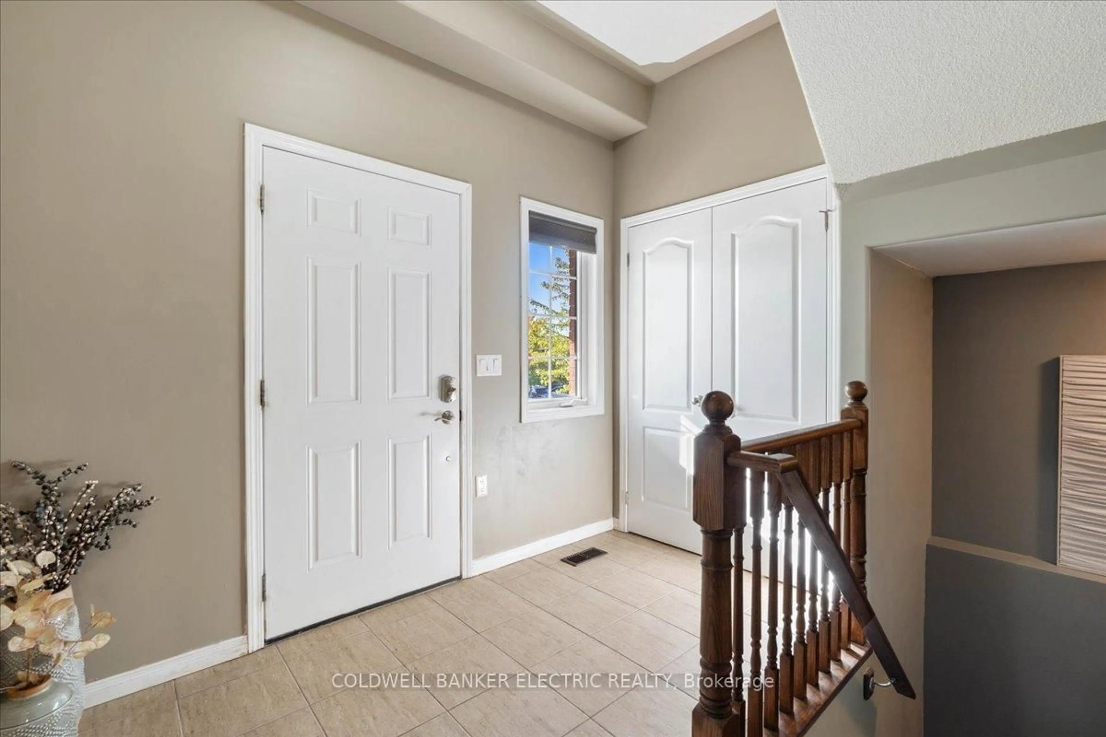 Indoor entryway for 432 Florence Dr, Peterborough Ontario K9J 0H9