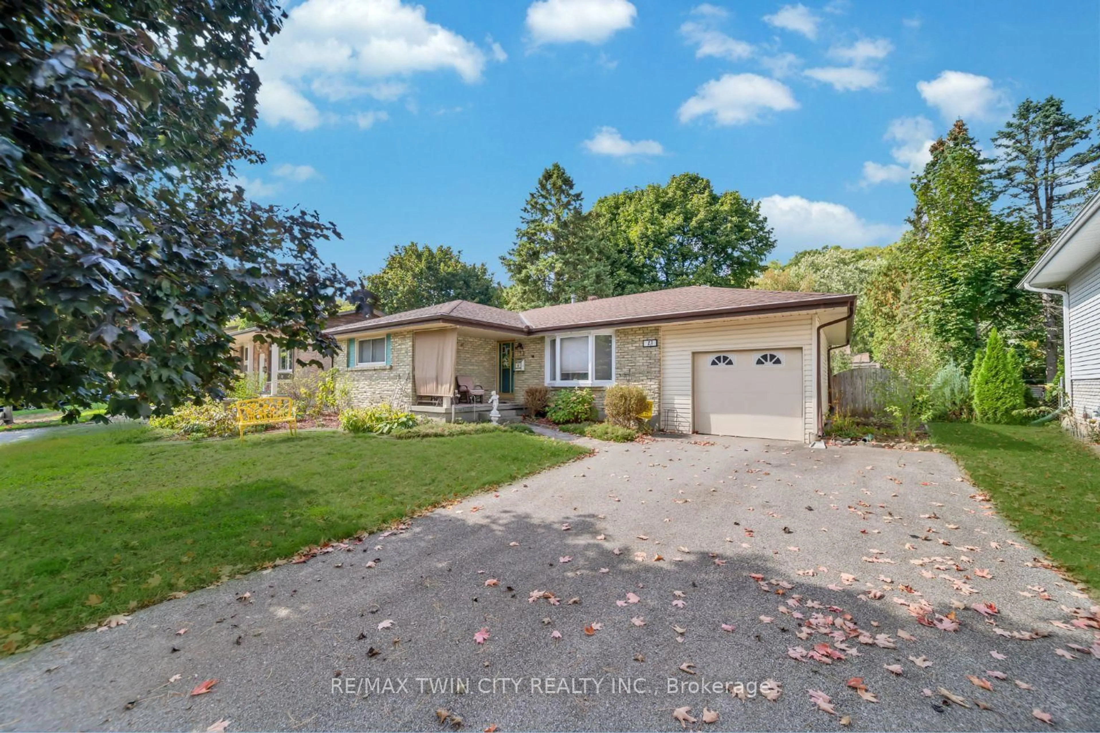 A pic from outside/outdoor area/front of a property/back of a property/a pic from drone, street for 13 Gilston Pkwy, Brant Ontario N3L 3K1