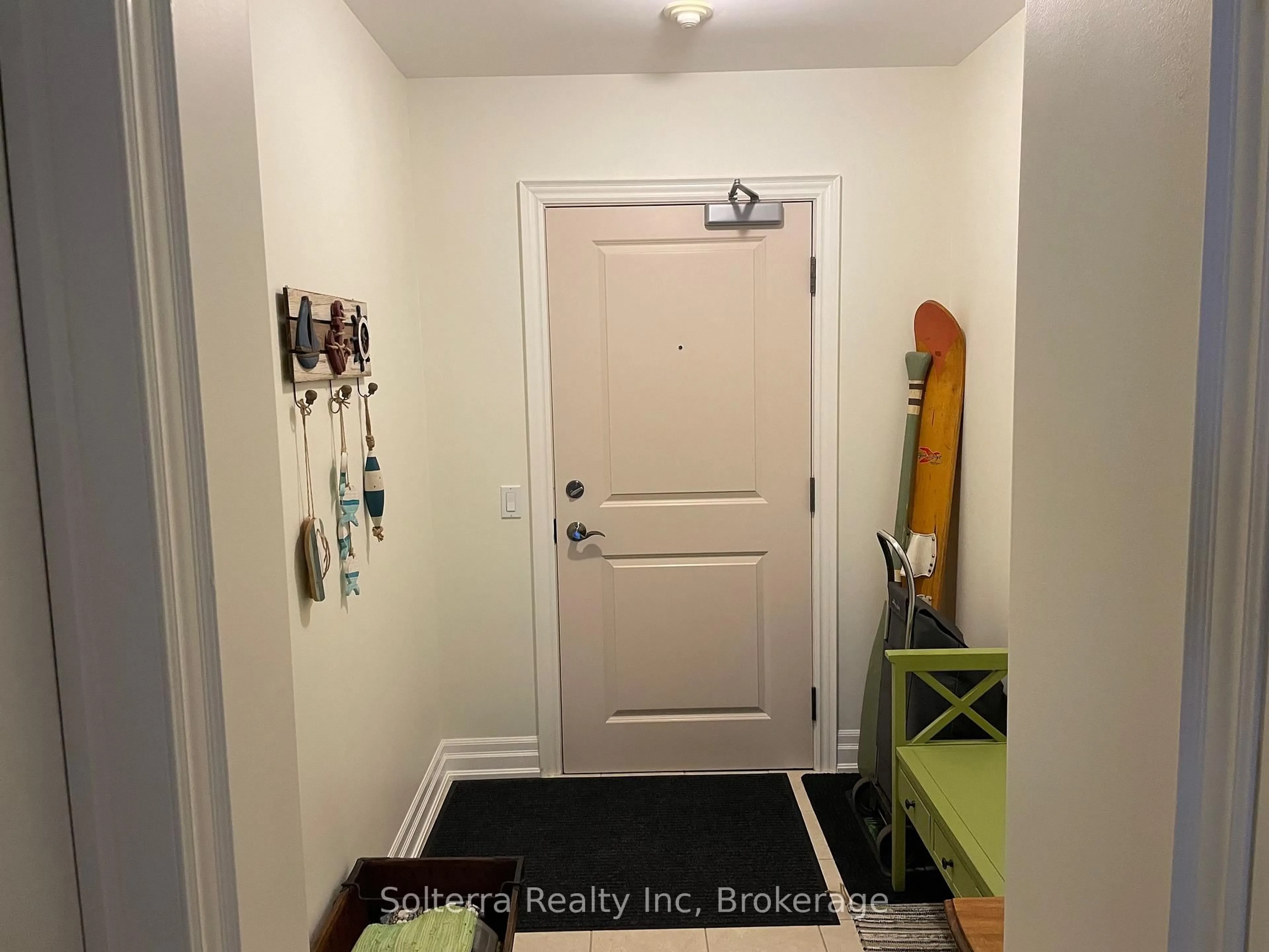Indoor entryway for 130 Steamship Bay Rd #Unit #208, Gravenhurst Ontario P1P 1Z9