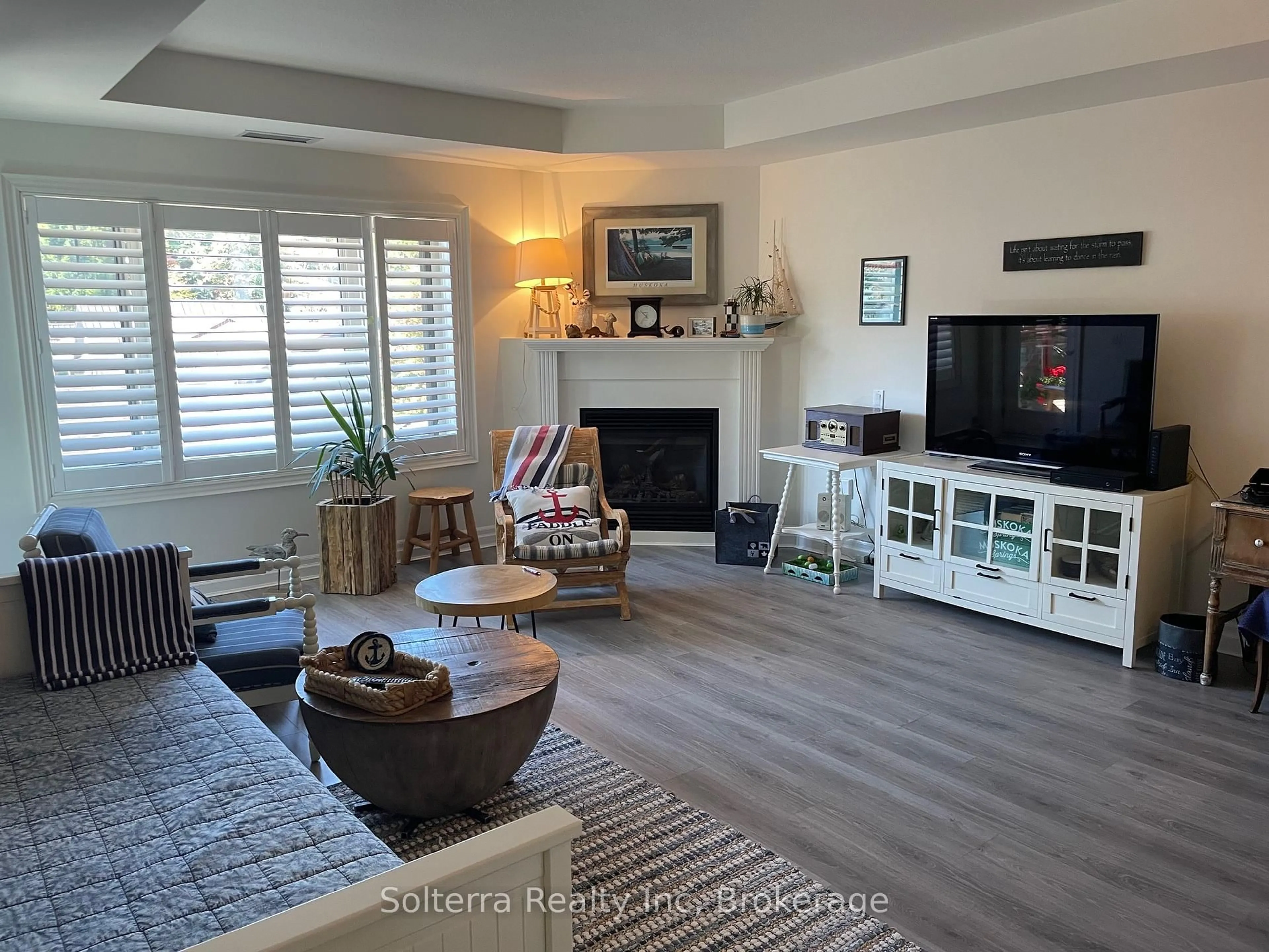 Living room with furniture, wood/laminate floor for 130 Steamship Bay Rd #Unit #208, Gravenhurst Ontario P1P 1Z9