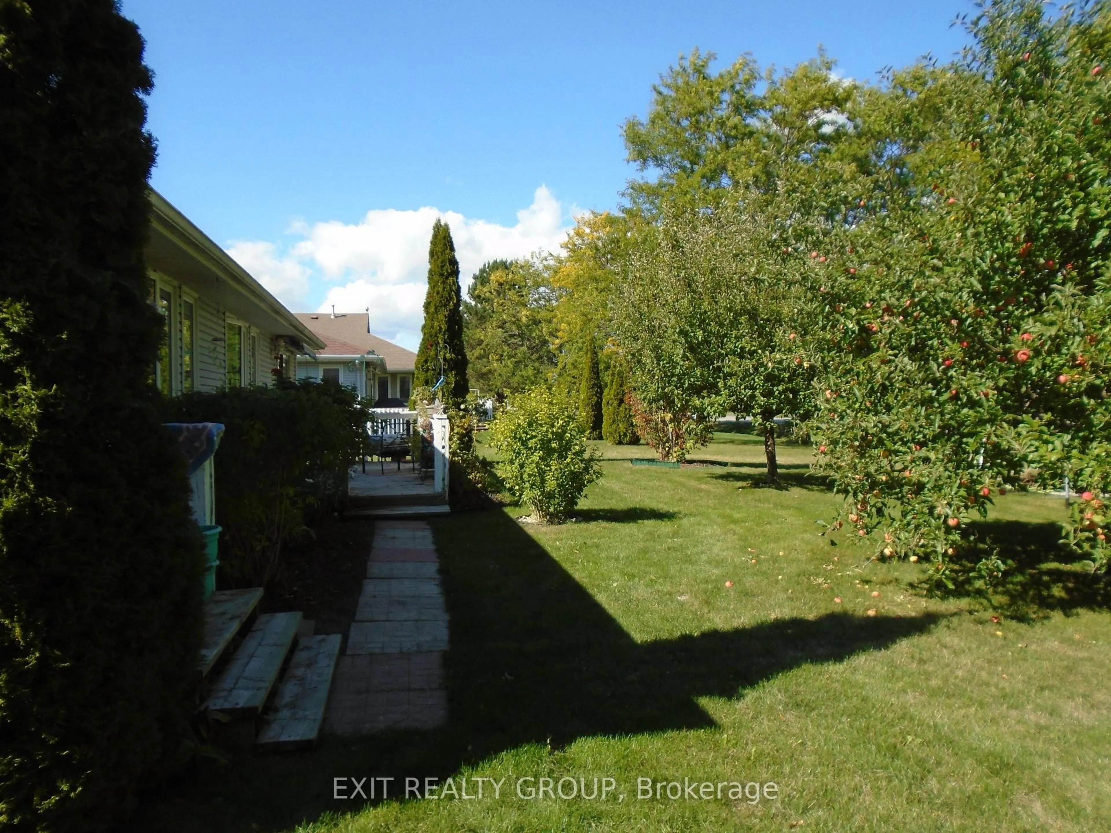 A pic from outside/outdoor area/front of a property/back of a property/a pic from drone, street for 18 Heritage Dr, Prince Edward County Ontario K0K 3L0