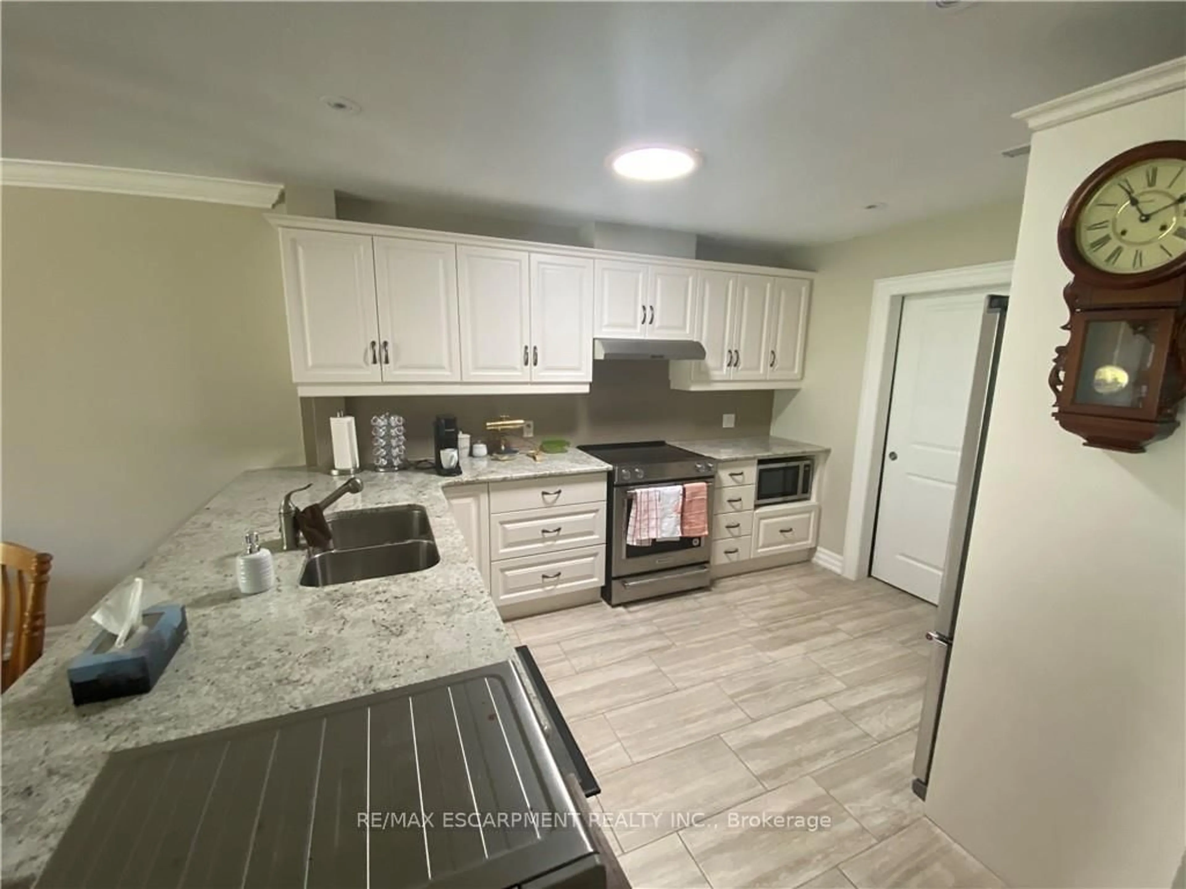 Unknown for 36 McKenna Crt, Hamilton Ontario L9B 1T8