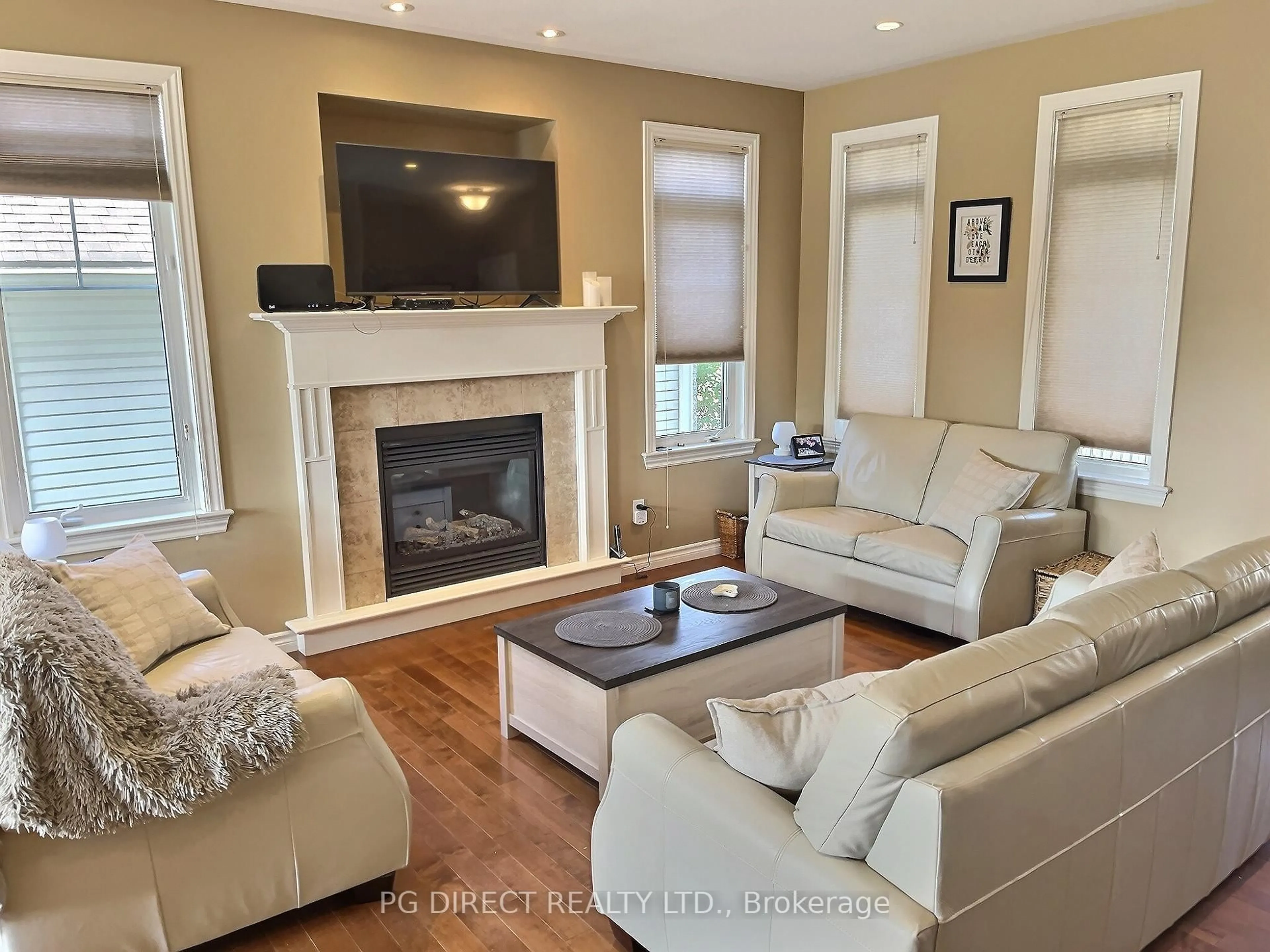 Living room with furniture, unknown for 403 Brock St, Brockville Ontario K6V 6E8