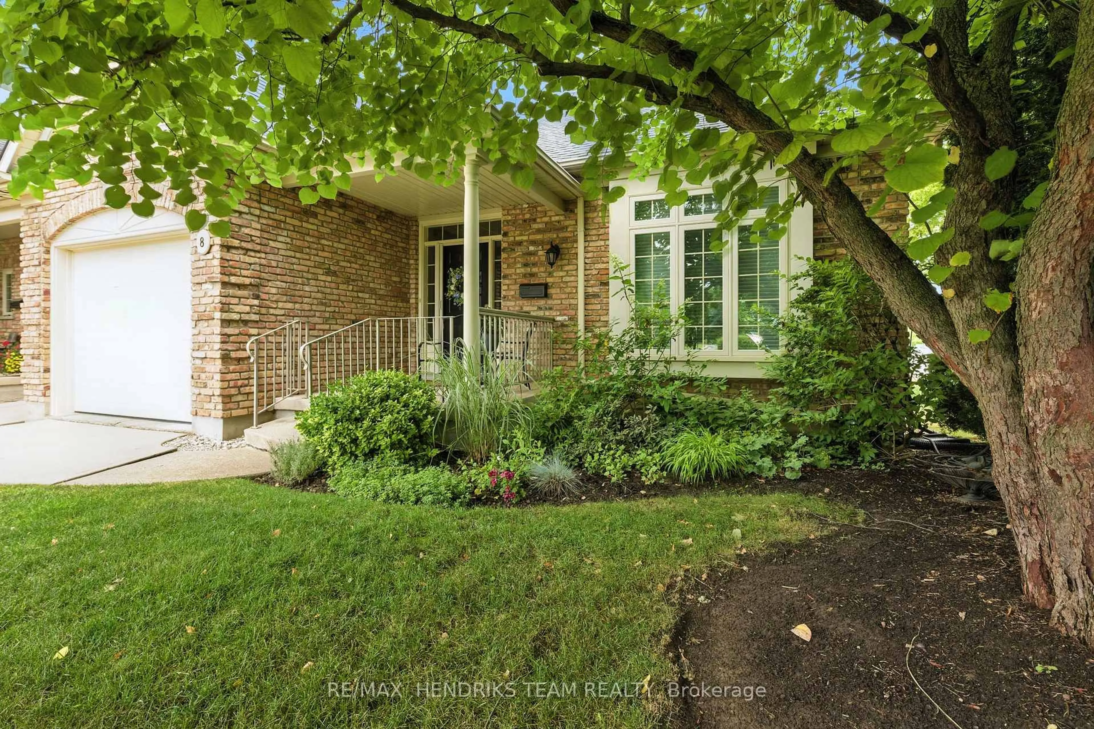 Home with brick exterior material, street for 174 Martindale Rd #8, St. Catharines Ontario L2S 3Z9