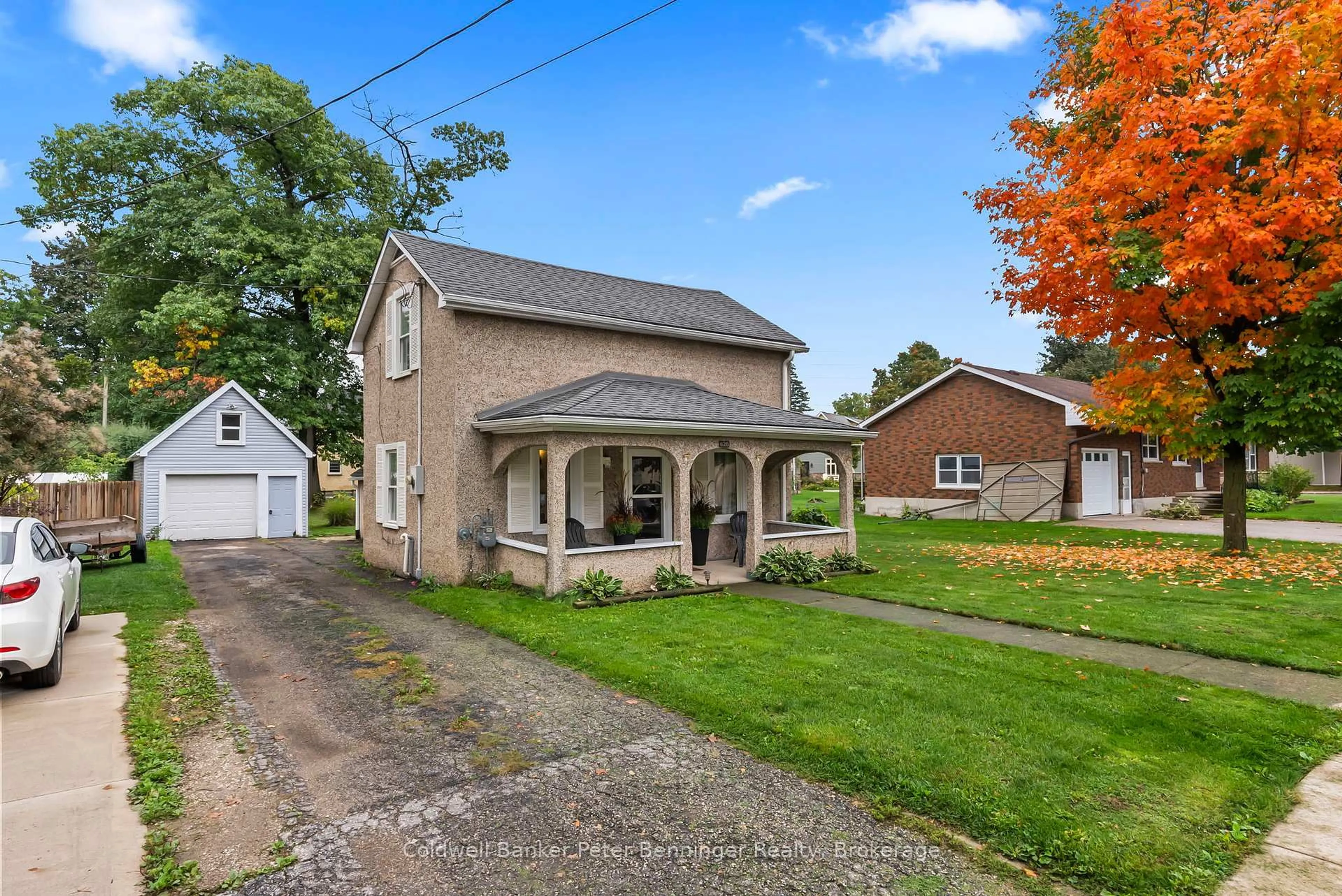 A pic from outside/outdoor area/front of a property/back of a property/a pic from drone, street for 620 Victoria St, Brockton Ontario N0G 2V0