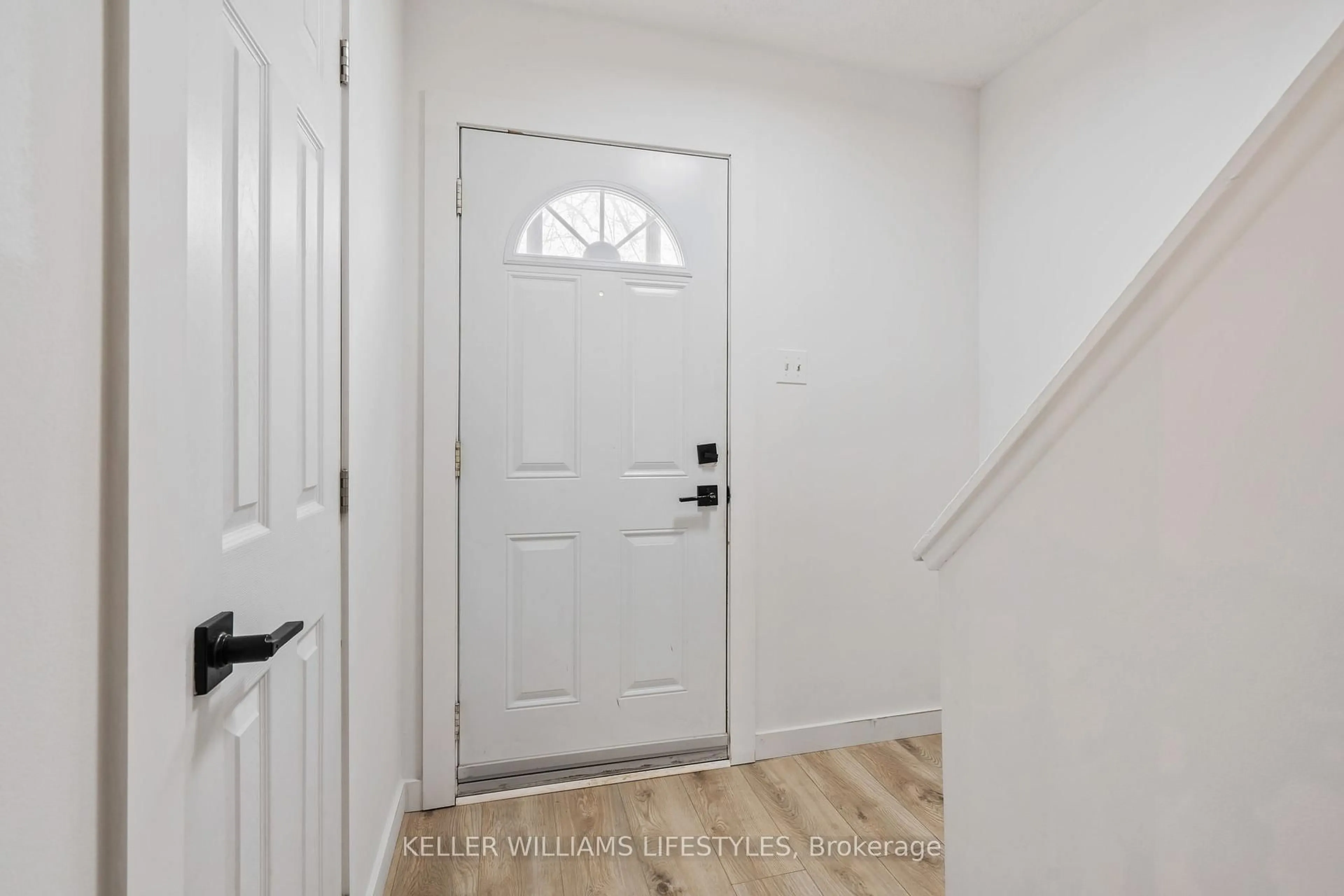 Indoor entryway for 166 Southdale Rd #26, London South Ontario N6J 2J1