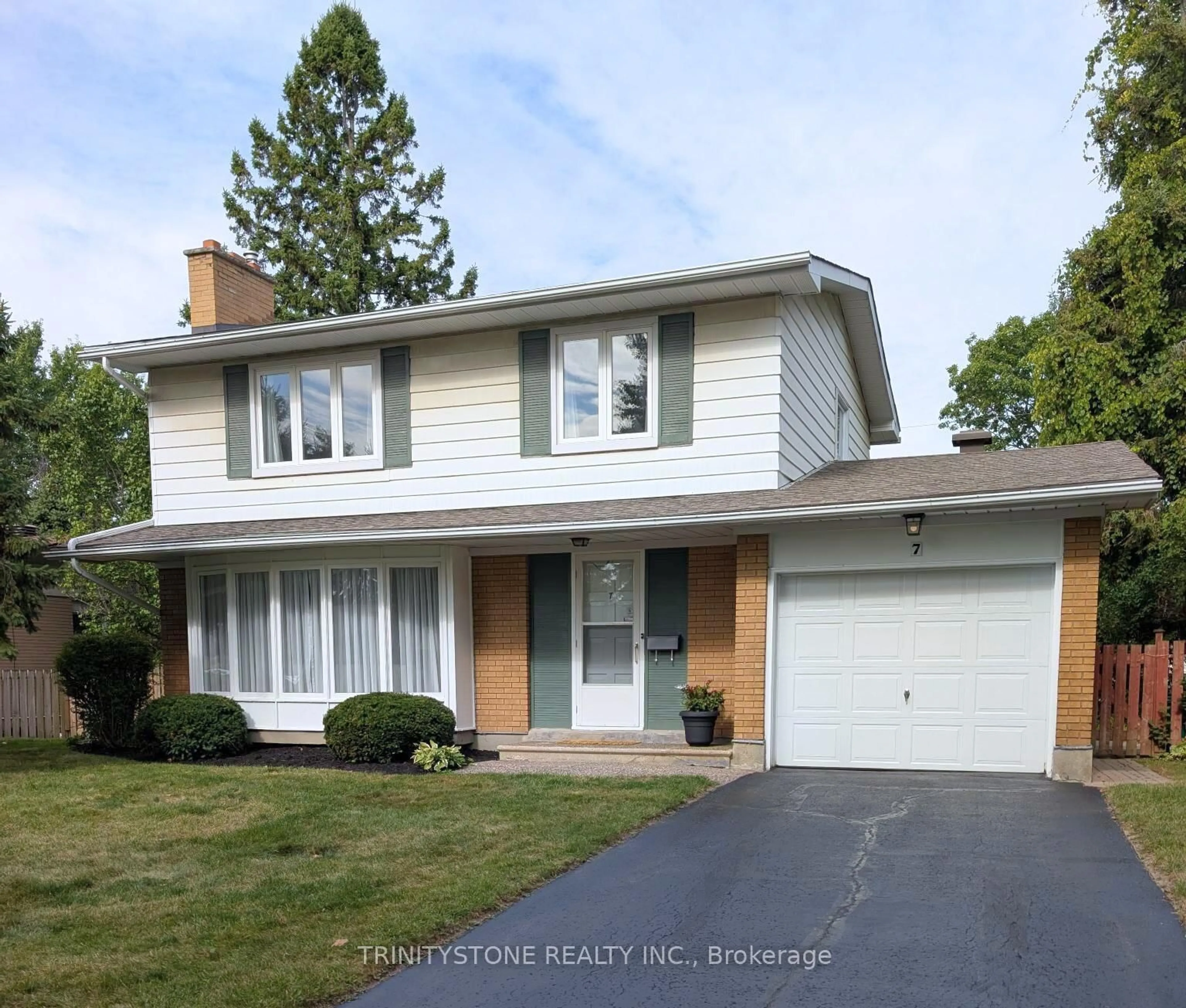 Home with vinyl exterior material, street for 7 Pulford Cres, Ottawa Ontario K2B 6L6