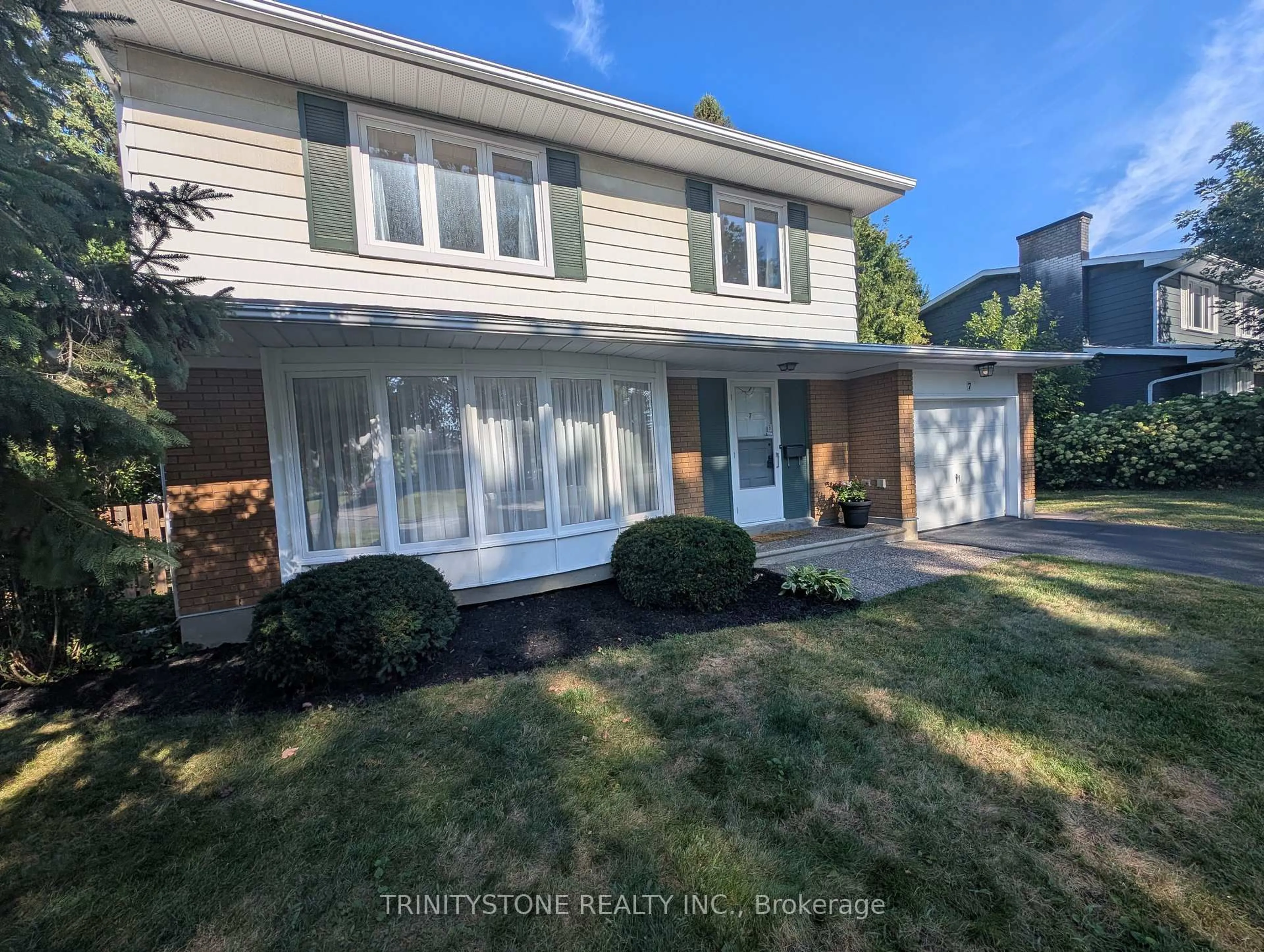 Home with vinyl exterior material, unknown for 7 Pulford Cres, Ottawa Ontario K2B 6L6