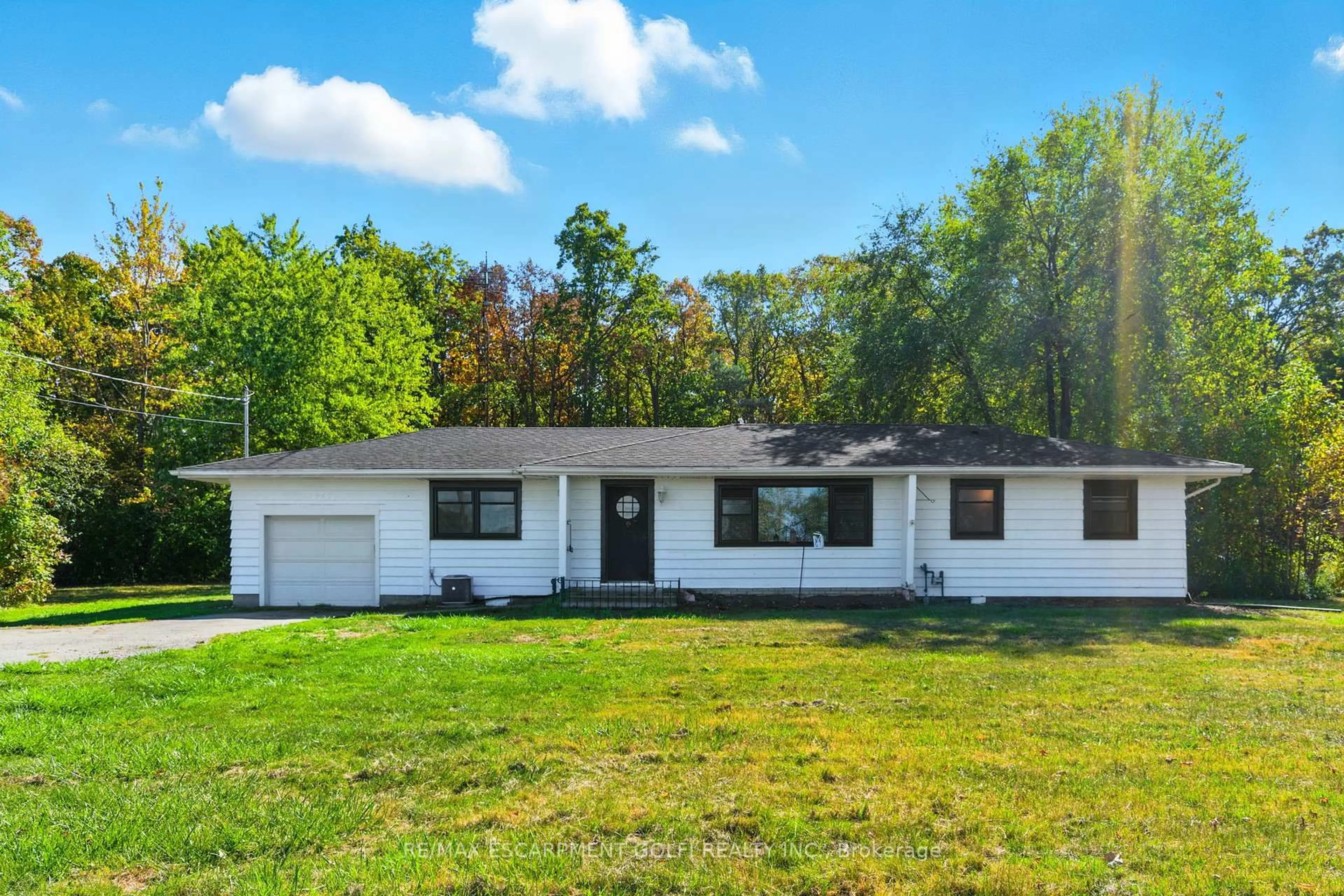 Home with vinyl exterior material, unknown for 2949 Garrison Rd, Fort Erie Ontario L0S 1N0