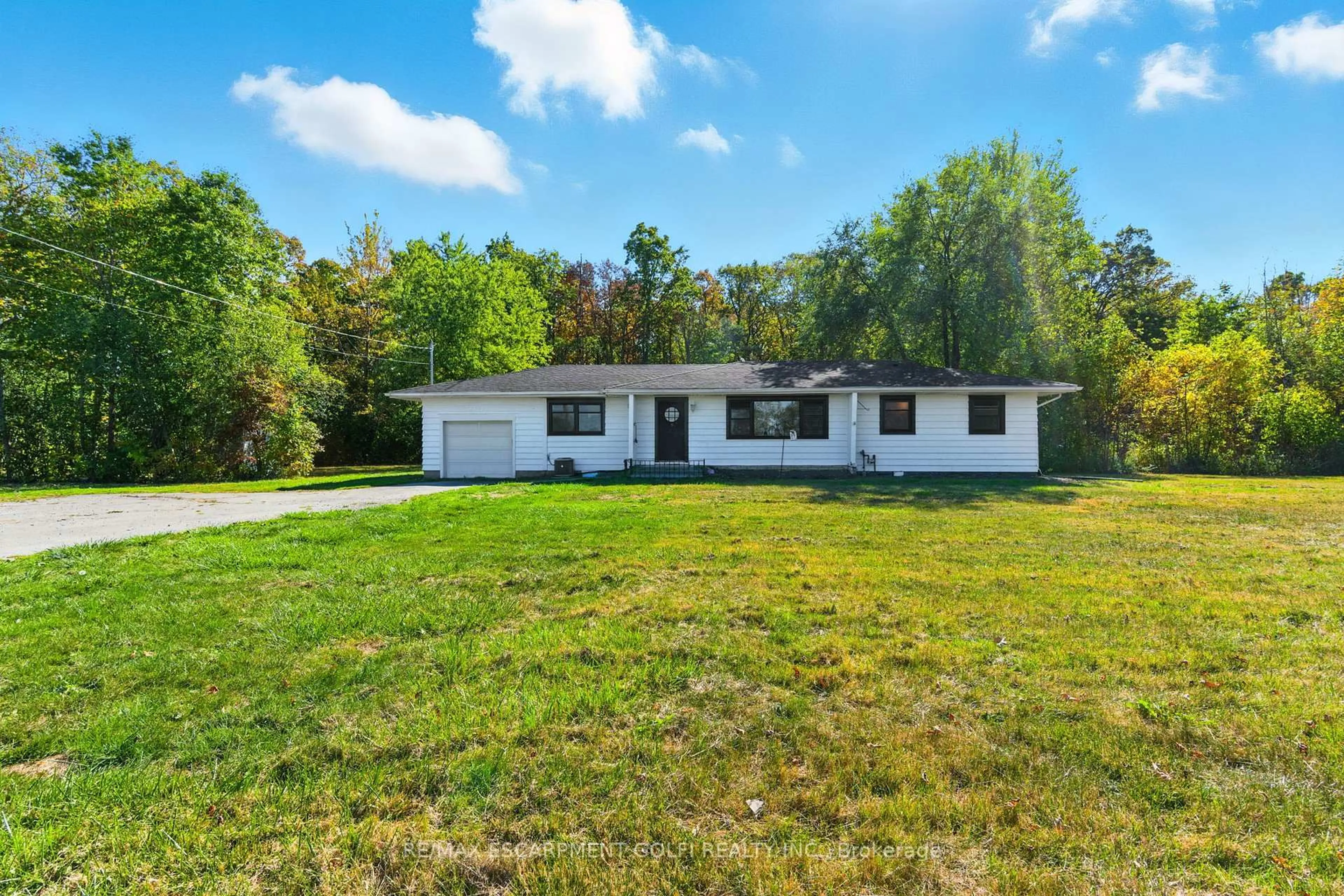 A pic from outside/outdoor area/front of a property/back of a property/a pic from drone, unknown for 2949 Garrison Rd, Fort Erie Ontario L0S 1N0
