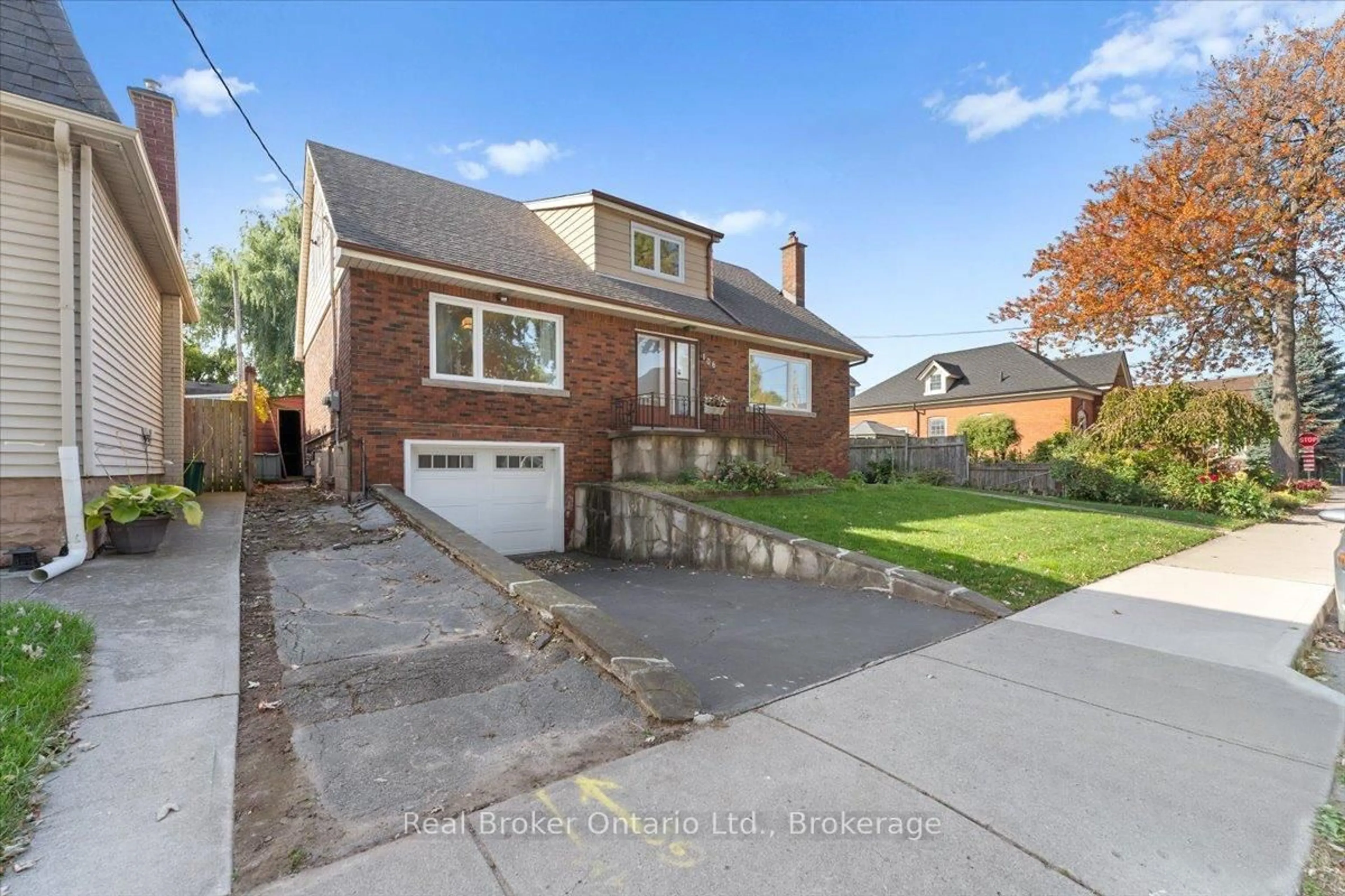 Home with brick exterior material, street for 106 Simcoe St, Hamilton Ontario L8L 3N5