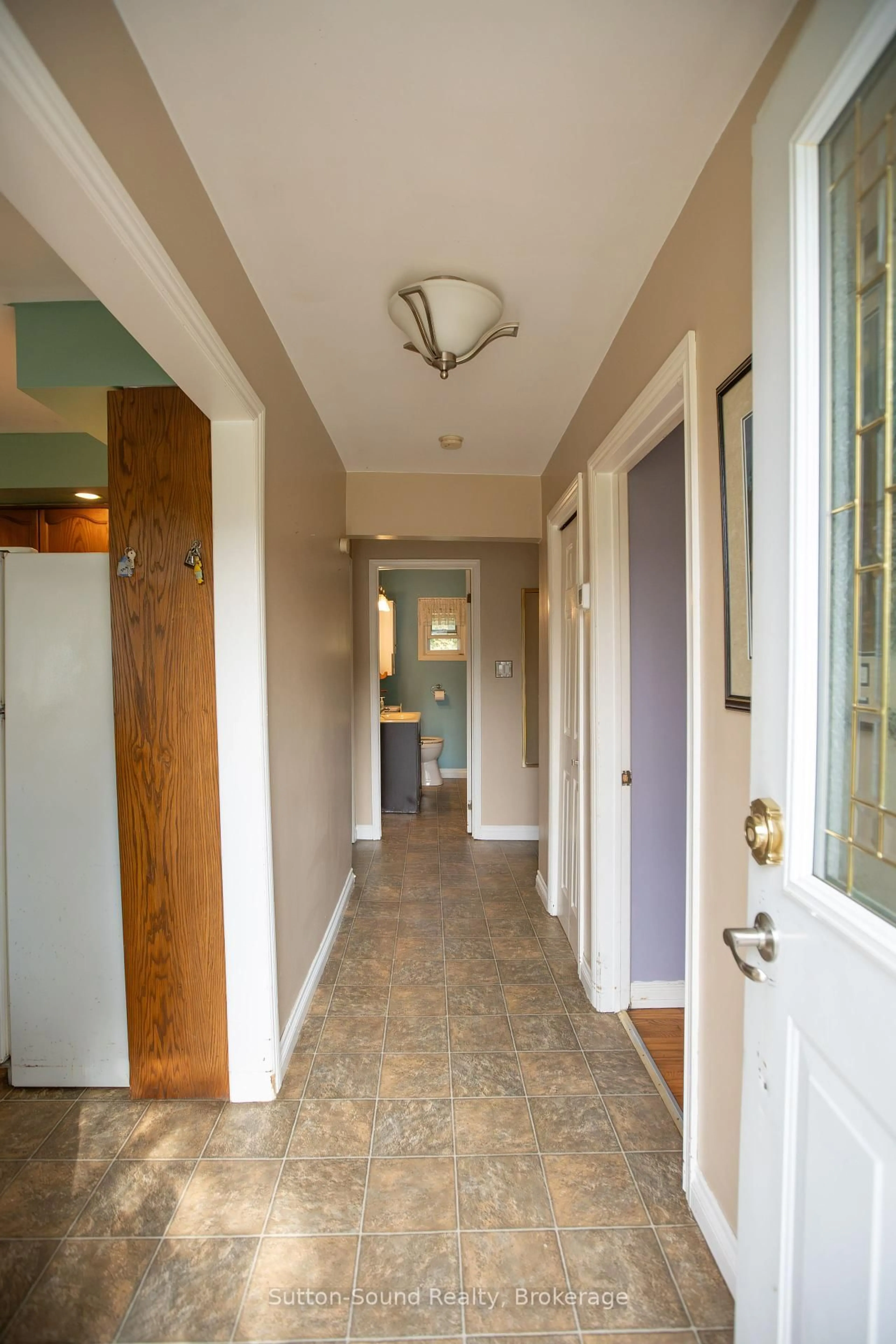 Indoor entryway for 204521 Highway 26, Meaford Ontario N4K 5W4