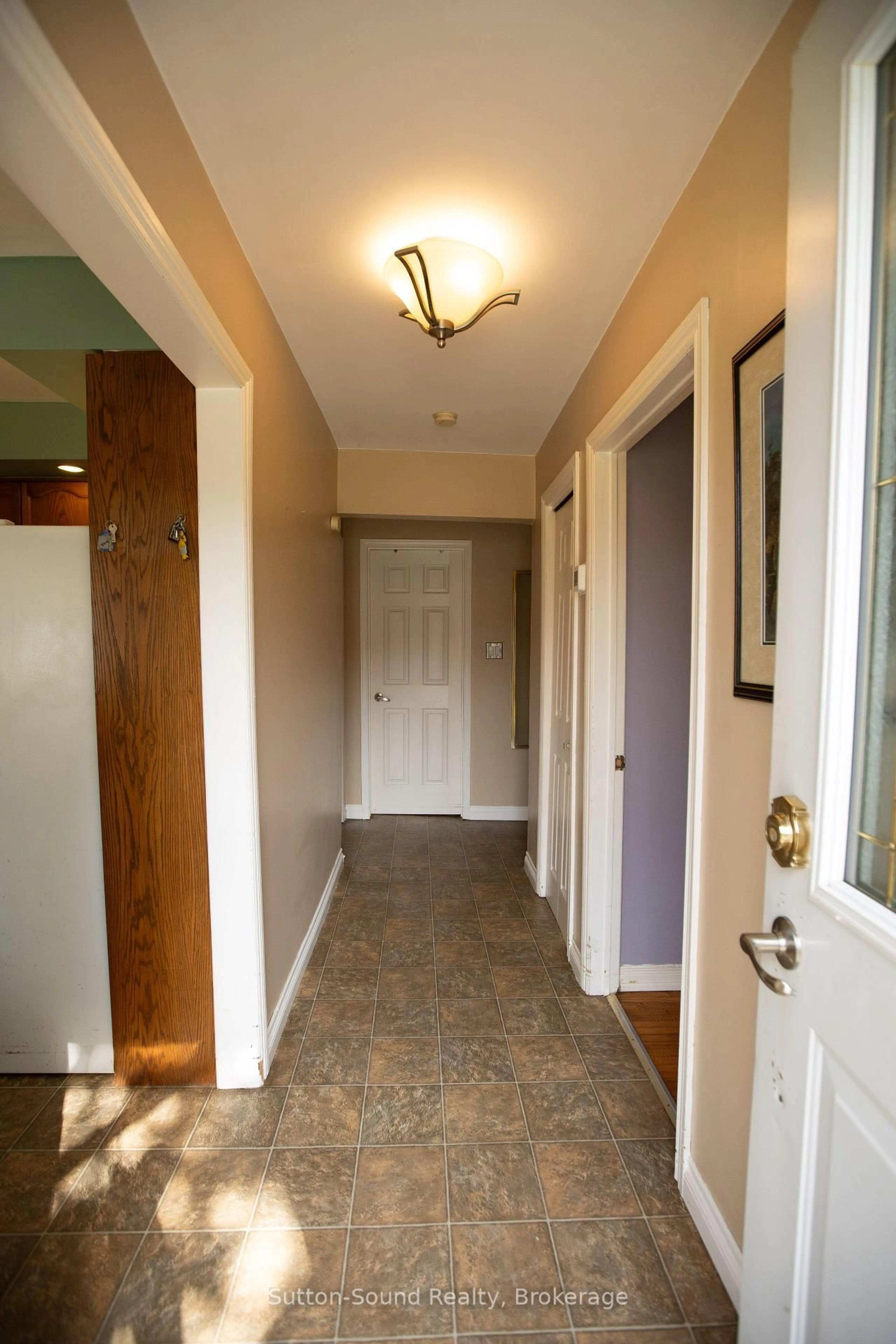 Indoor entryway for 204521 Highway 26, Meaford Ontario N4K 5W4