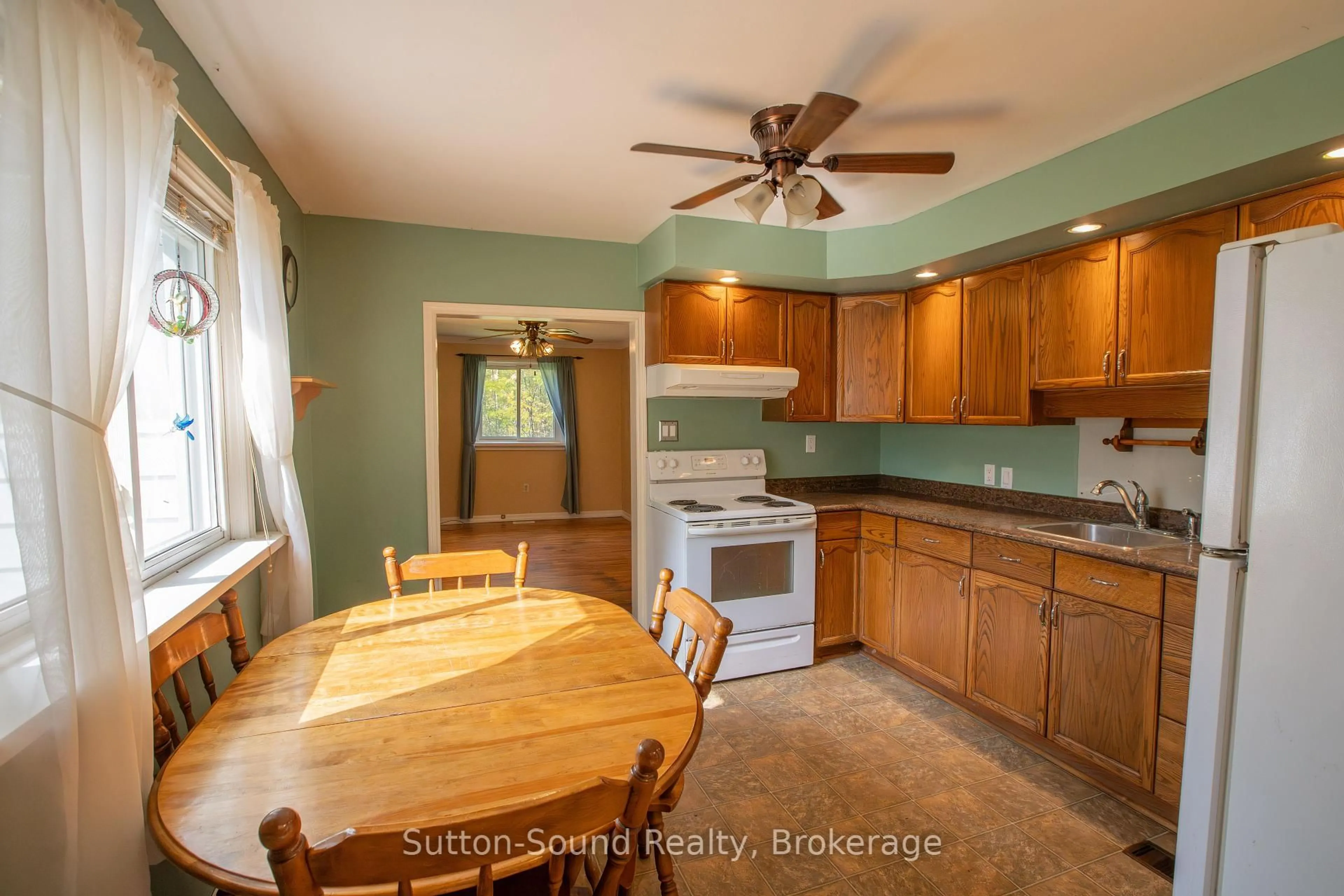 Standard kitchen, unknown for 204521 Highway 26, Meaford Ontario N4K 5W4