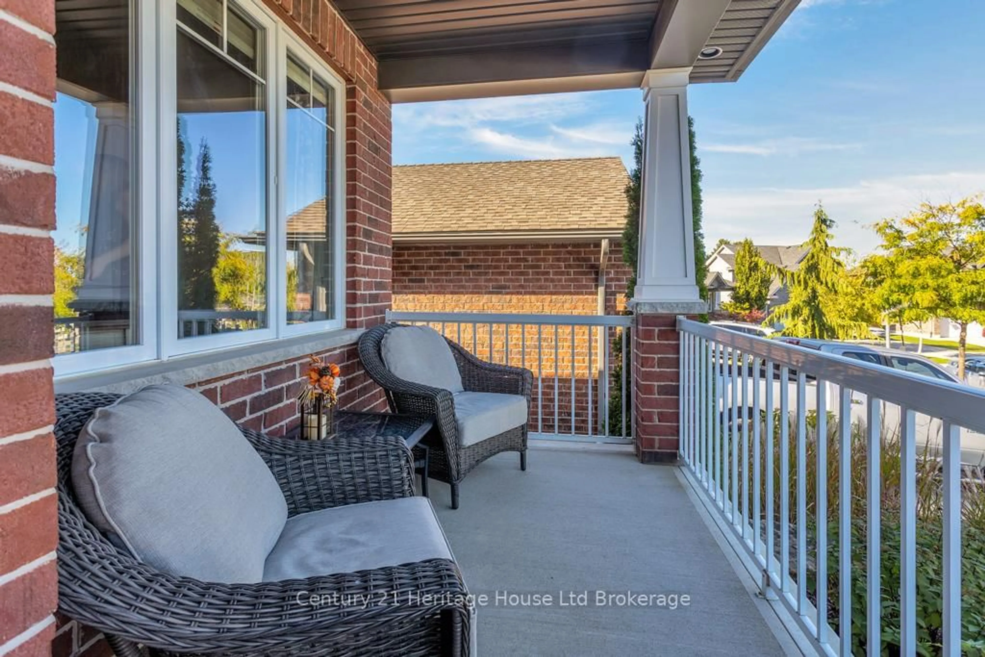 Patio, water/lake/river/ocean view for 447 Alan Cres, Woodstock Ontario N4S 0B9