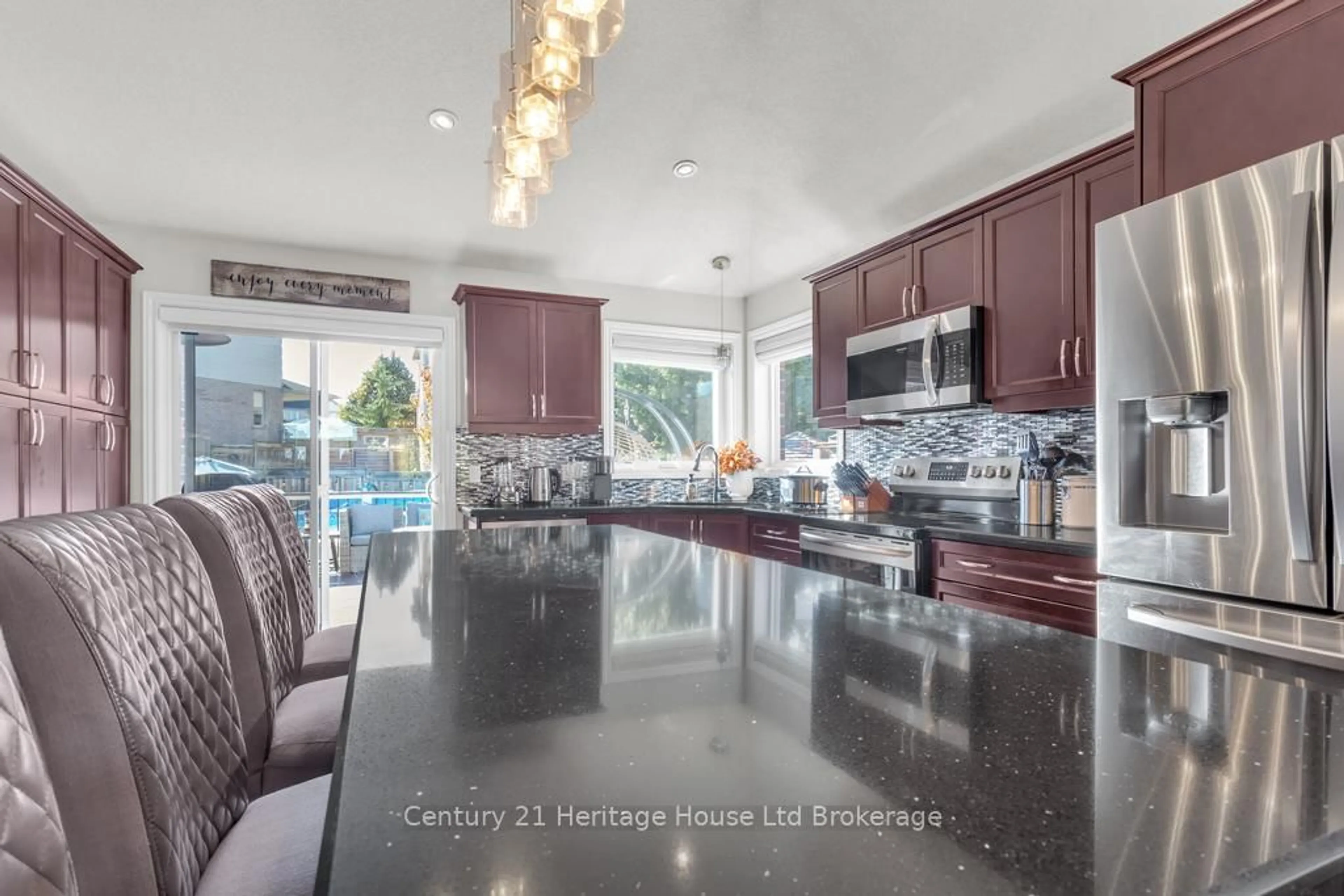 Open concept kitchen, ceramic/tile floor for 447 Alan Cres, Woodstock Ontario N4S 0B9