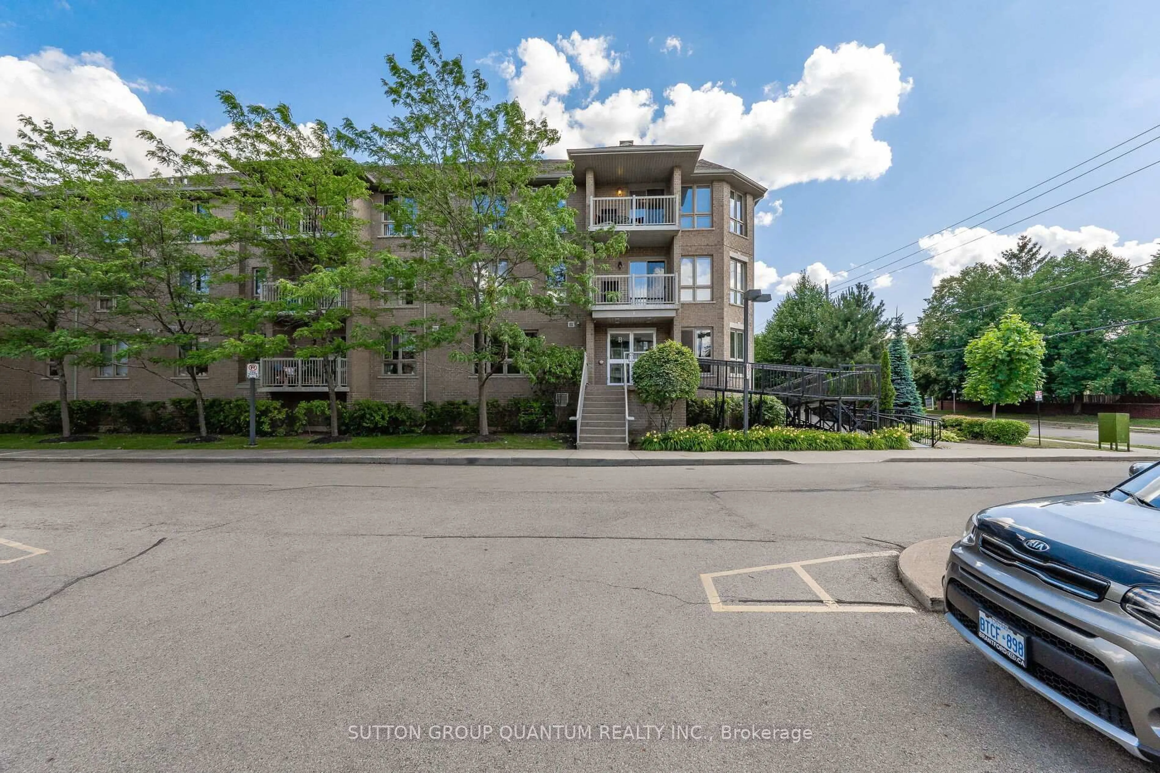A pic from outside/outdoor area/front of a property/back of a property/a pic from drone, unknown for 56 Kerman Ave #313, Grimsby Ontario L3M 0A1