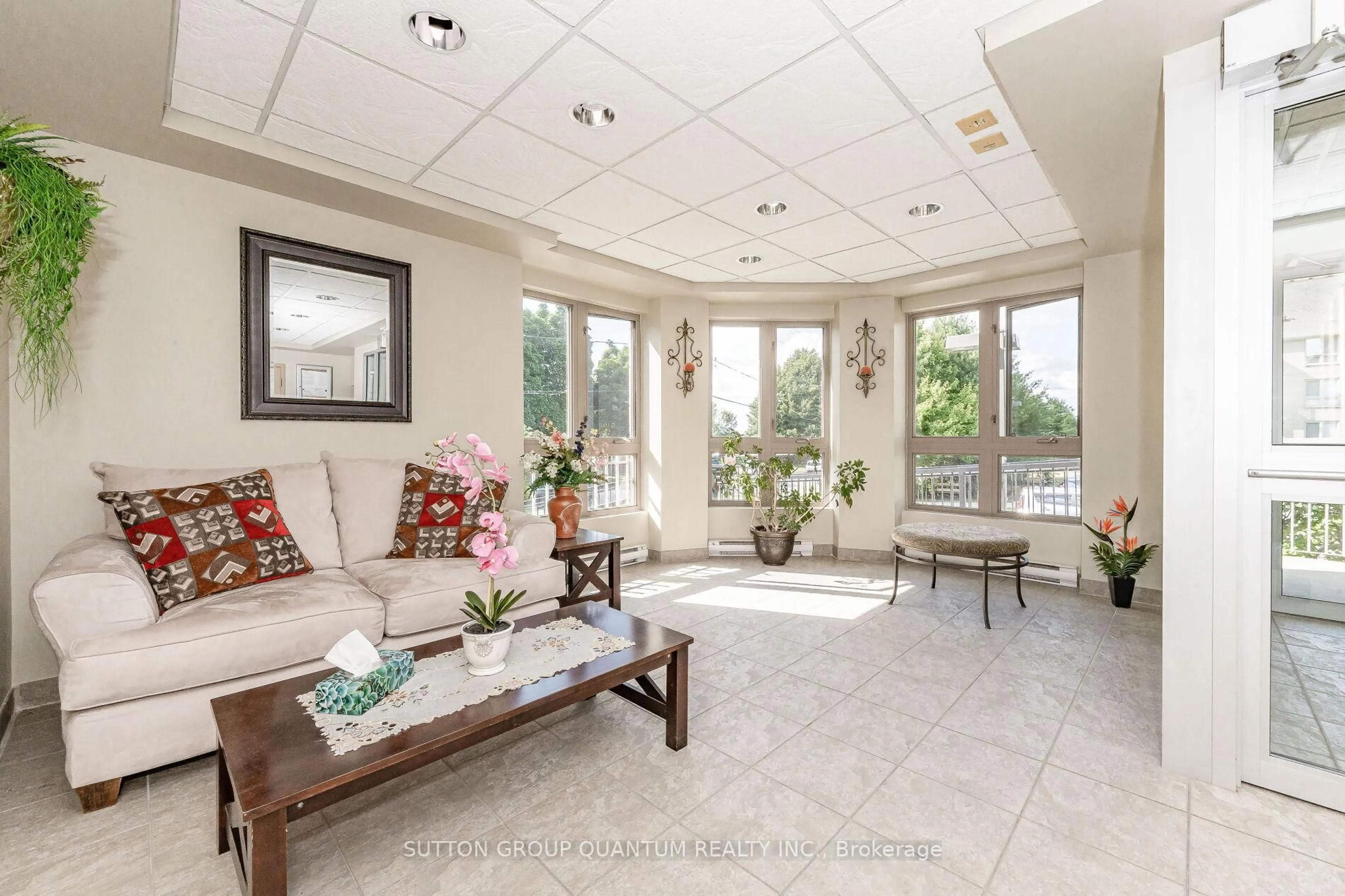Indoor foyer for 56 Kerman Ave #313, Grimsby Ontario L3M 0A1