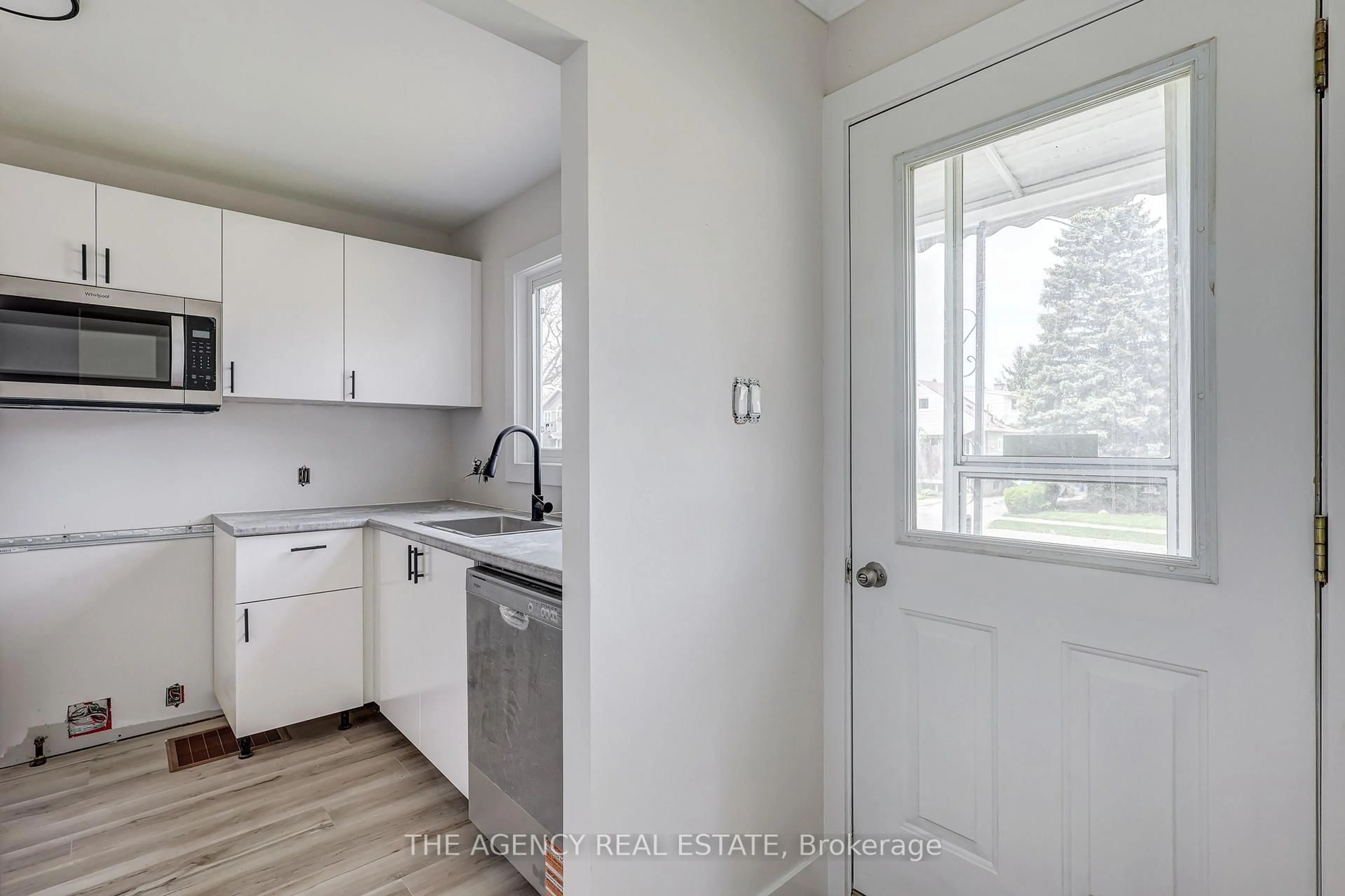 Unknown for 489 Salisbury St, London East Ontario N5Y 3B4